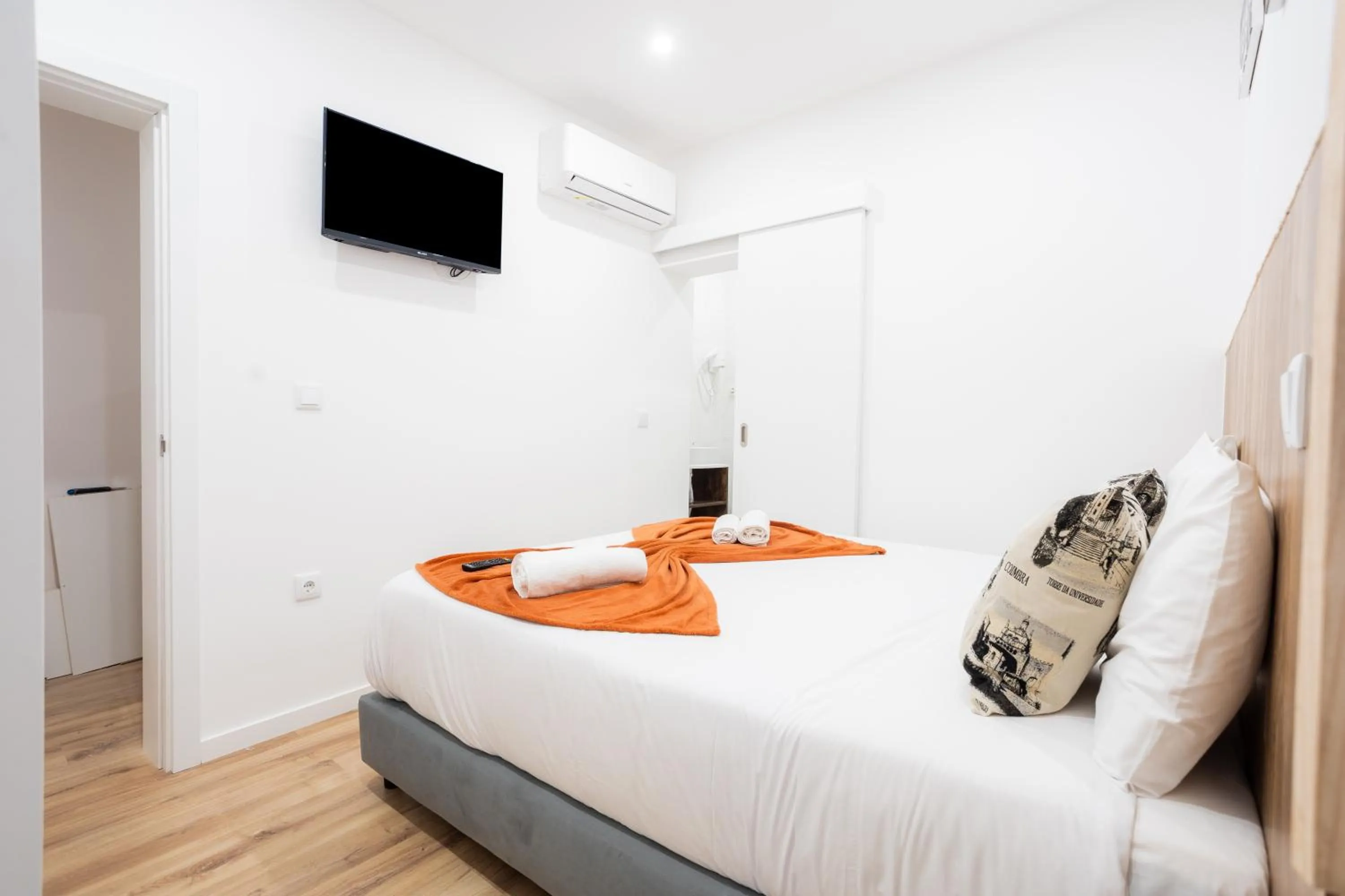 Bed in COIMBRA CITY CHARM