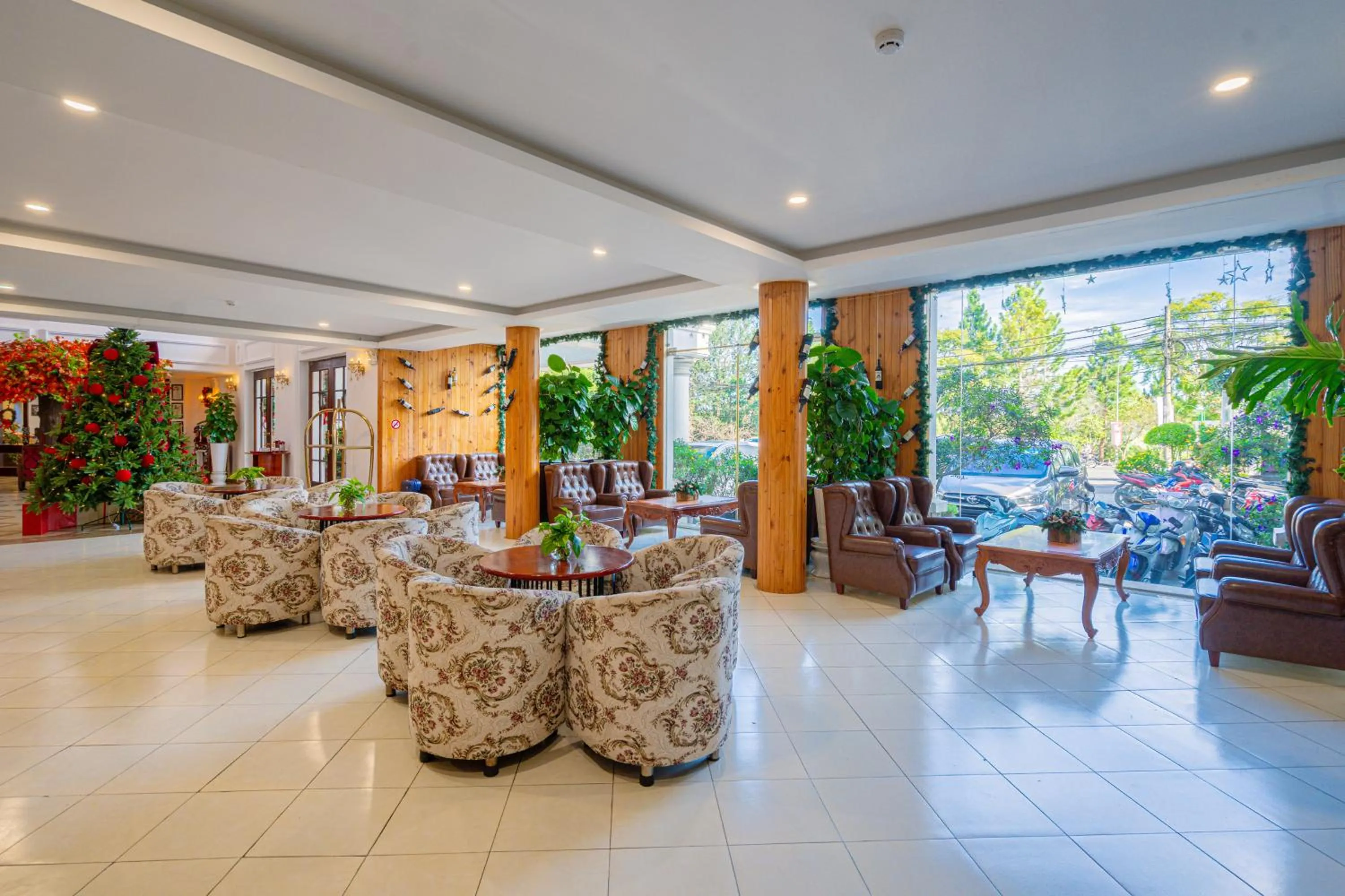 concierge in Ngoc Phat Dalat Hotel