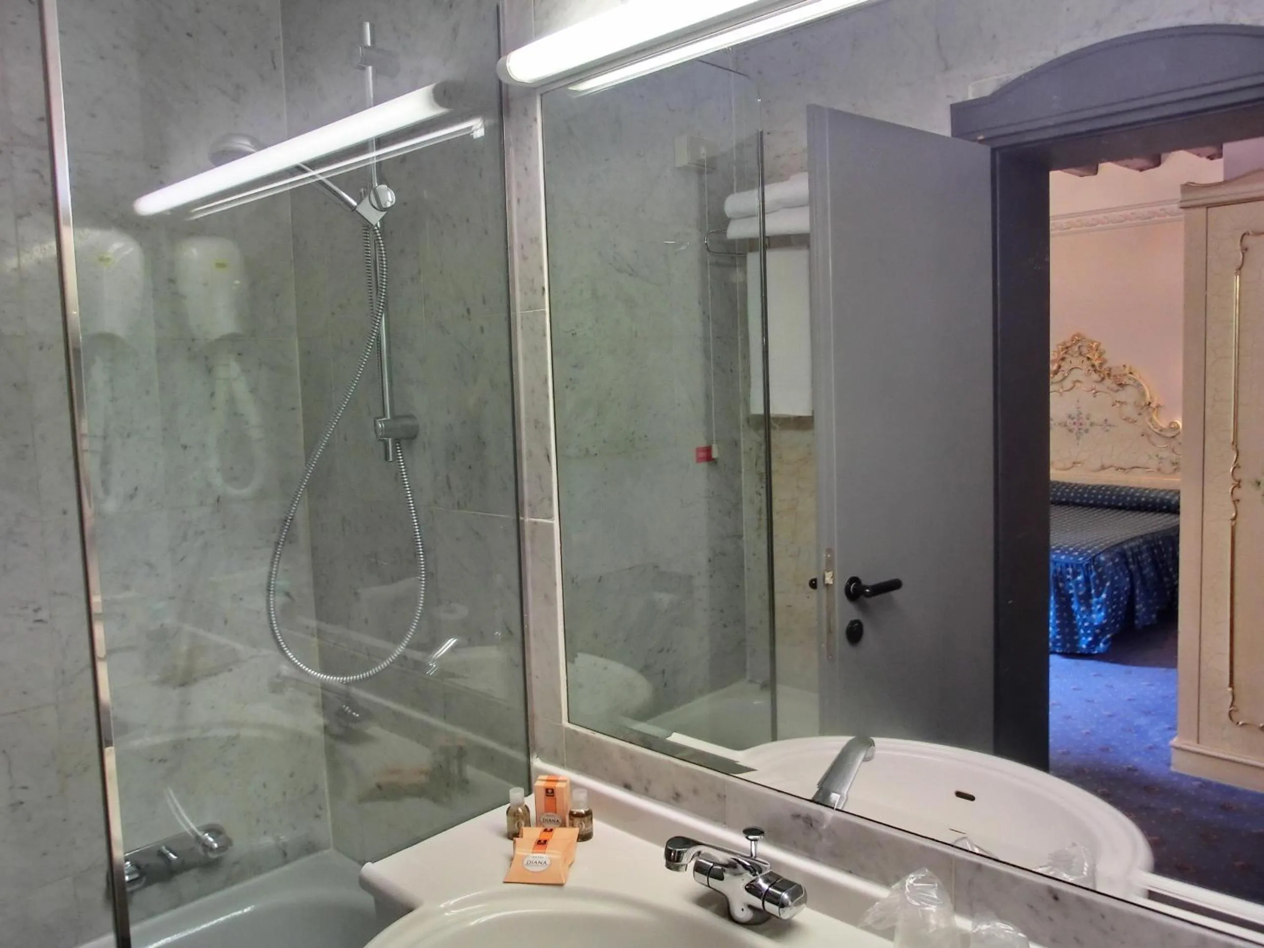 Bathroom in Hotel Diana