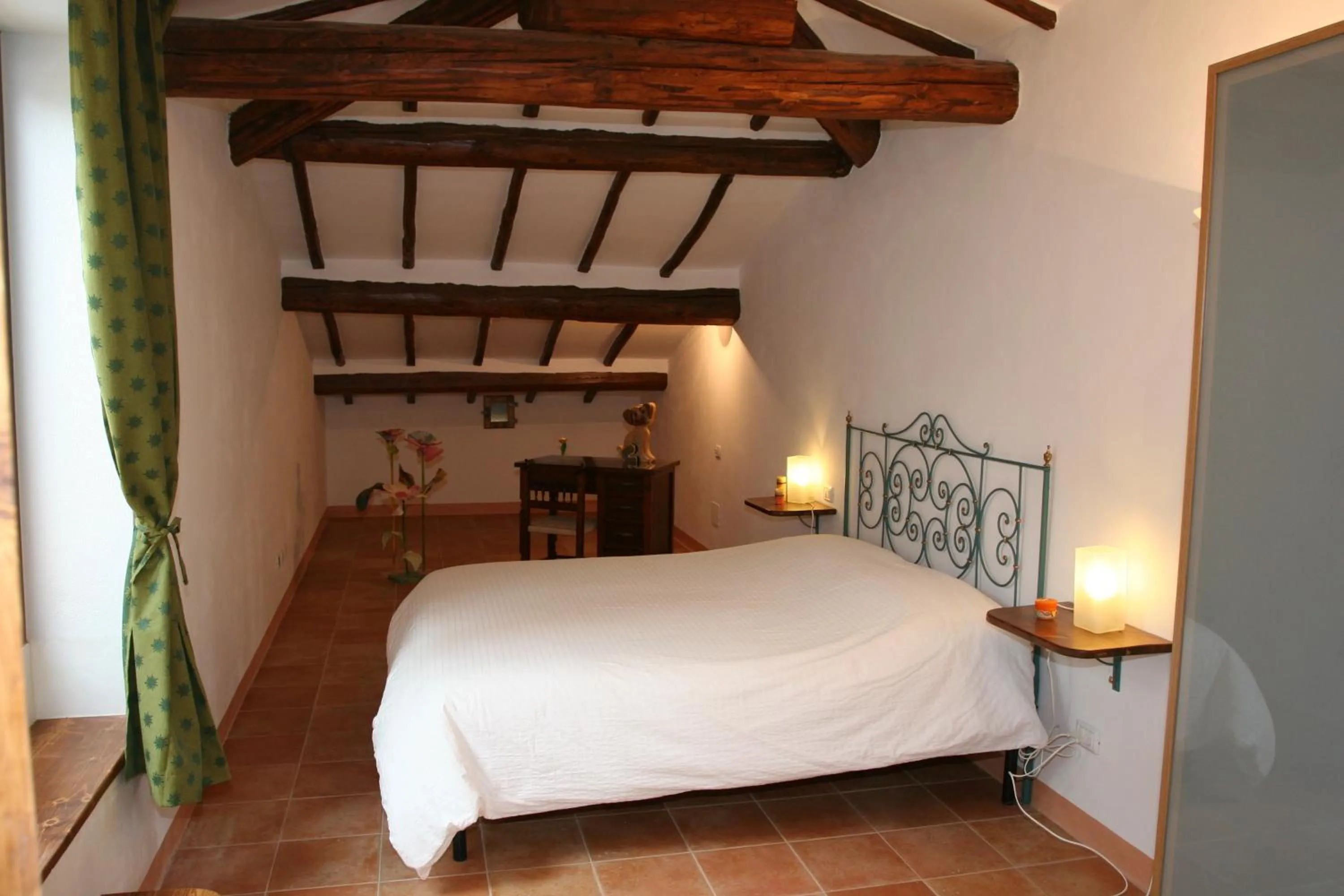 Photo of the whole room, Bed in B&B La Coperta Ricamata