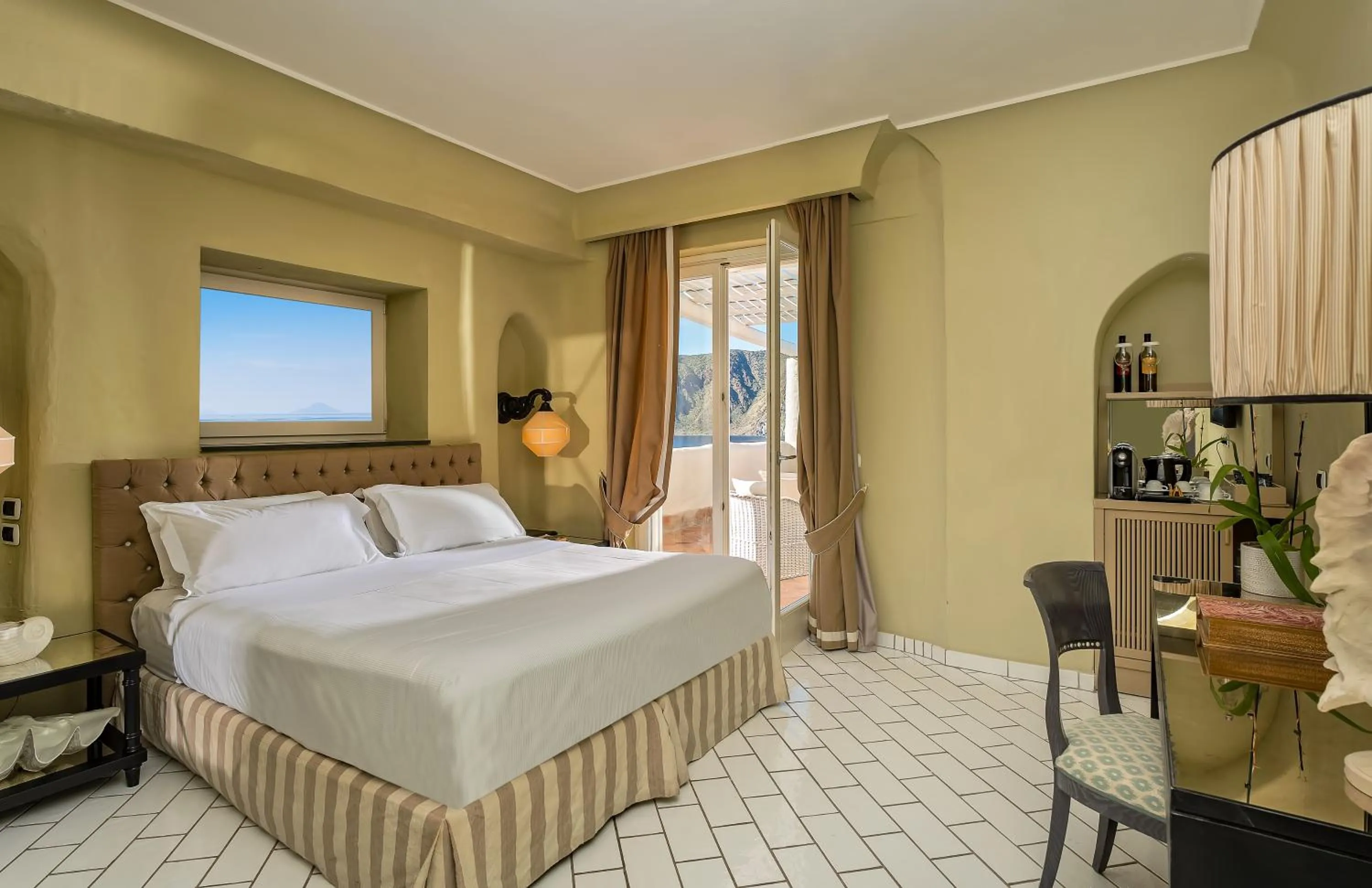 Bedroom, Bed in Therasia Resort Sea and SPA - The Leading Hotels of the World