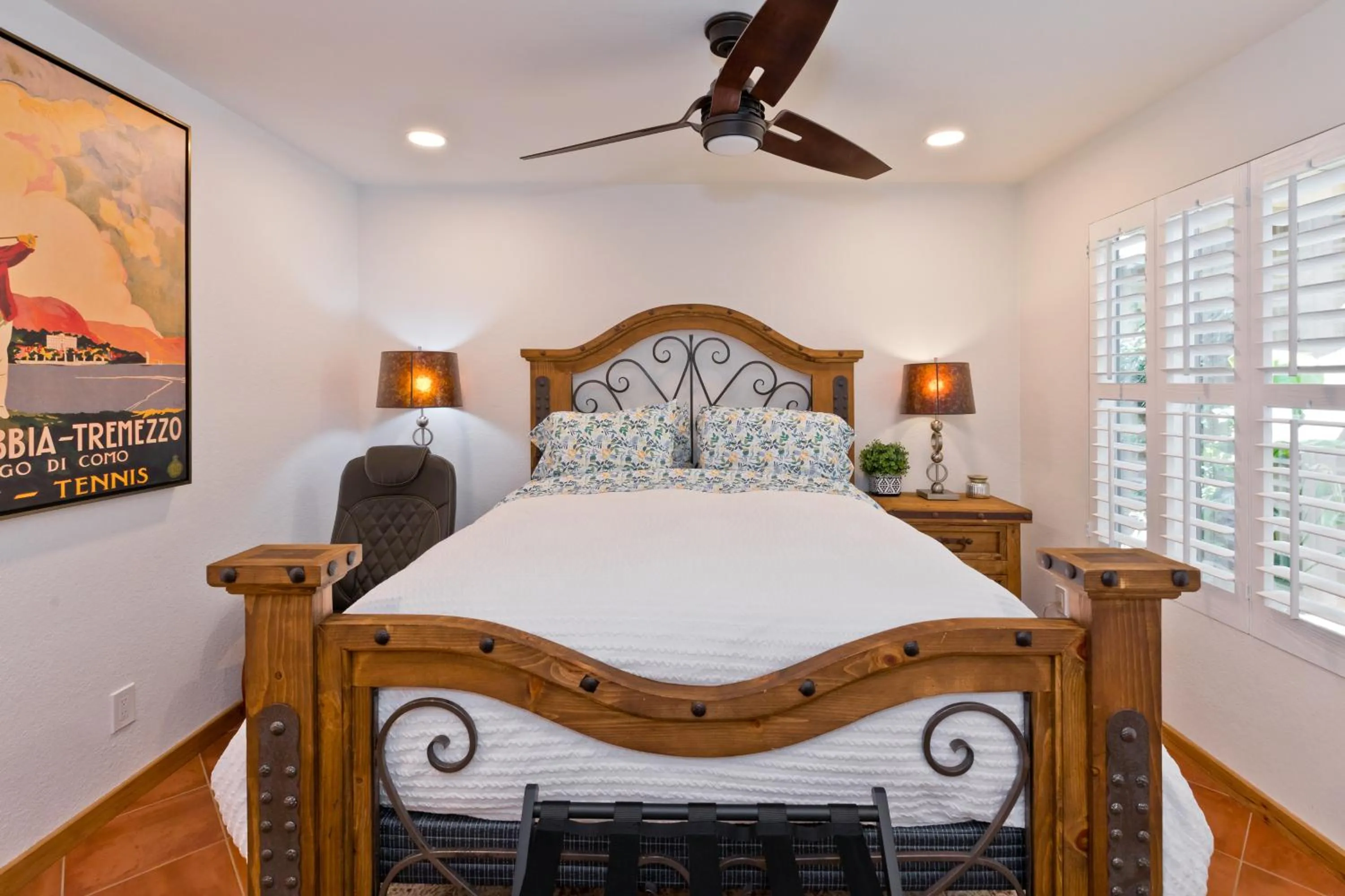 Bed in Spectacular condo with private golf privileges includes golf cart on Monterey Country Club !!