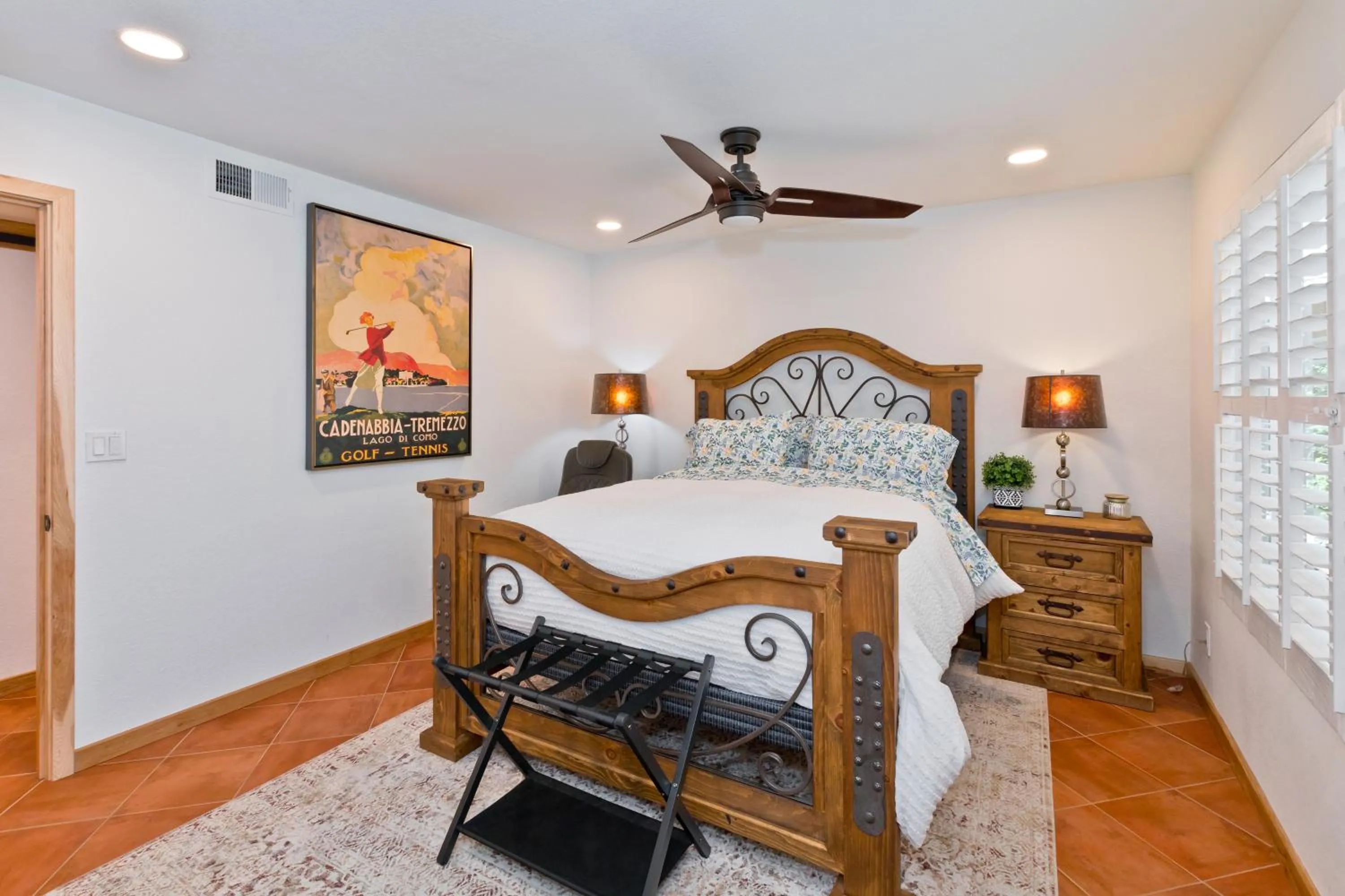 Bed in Spectacular condo with private golf privileges includes golf cart on Monterey Country Club !!