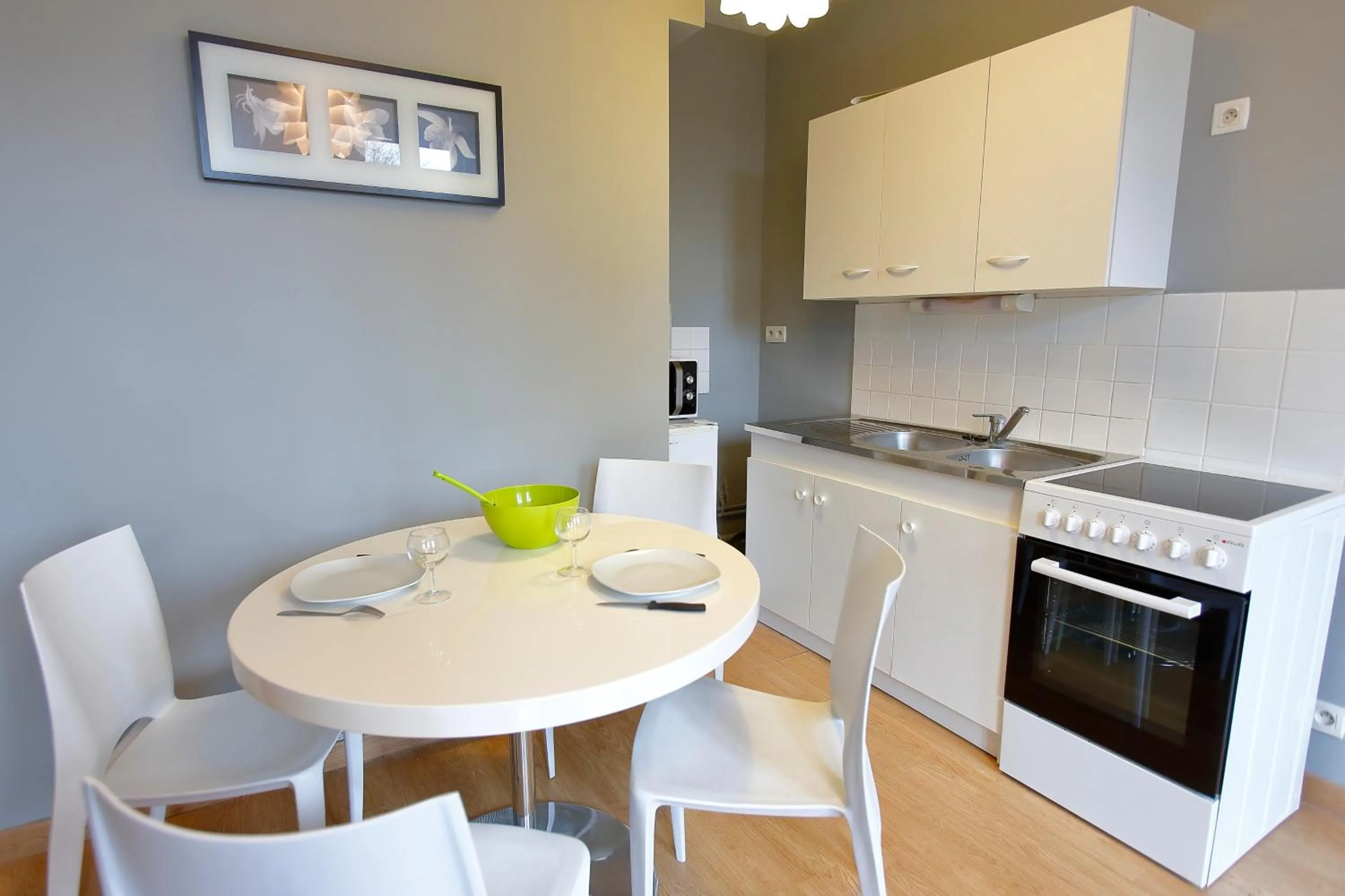Kitchen or kitchenette in Appart'Hôtel de la Tour