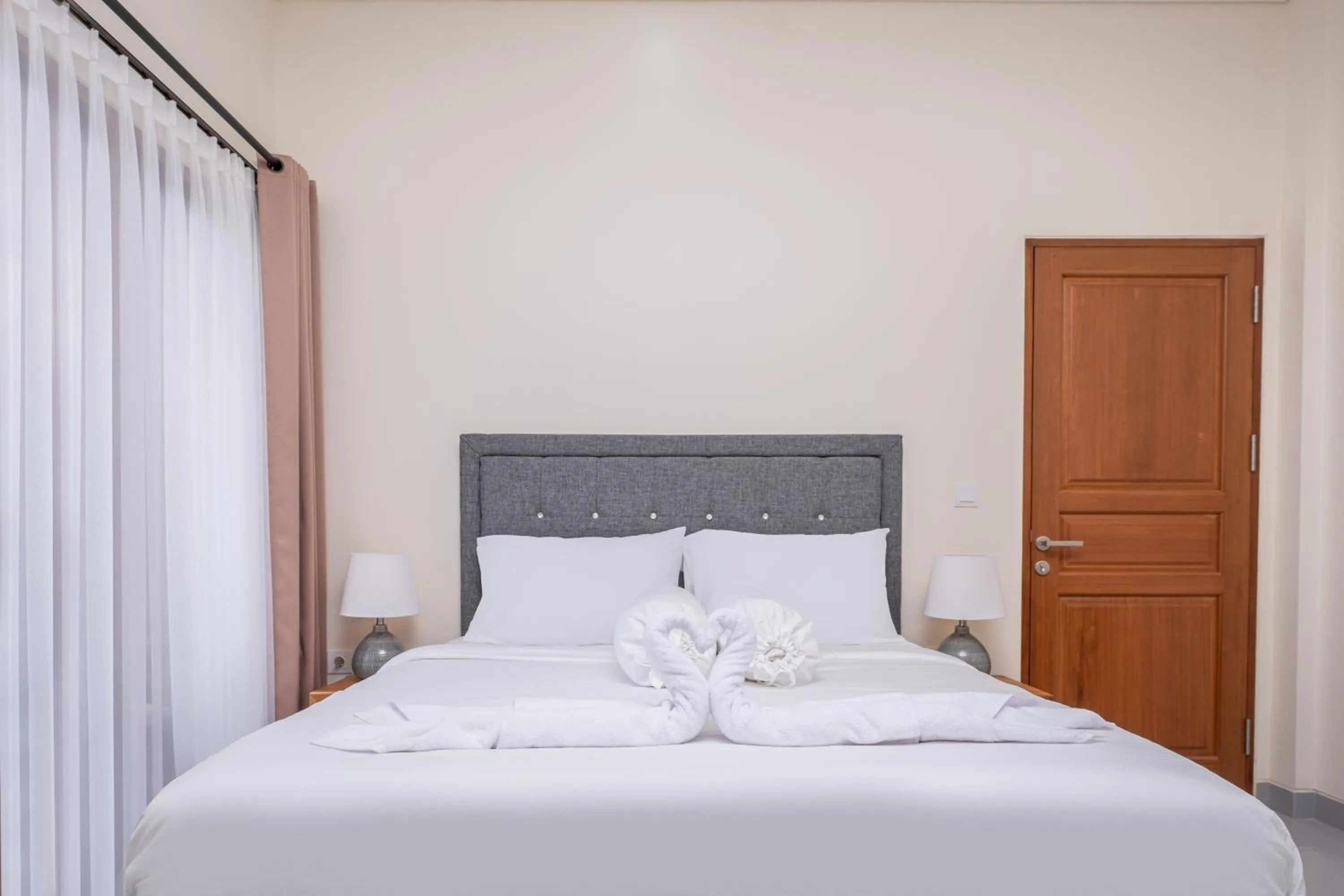 Bed in Cove Griya Elite I