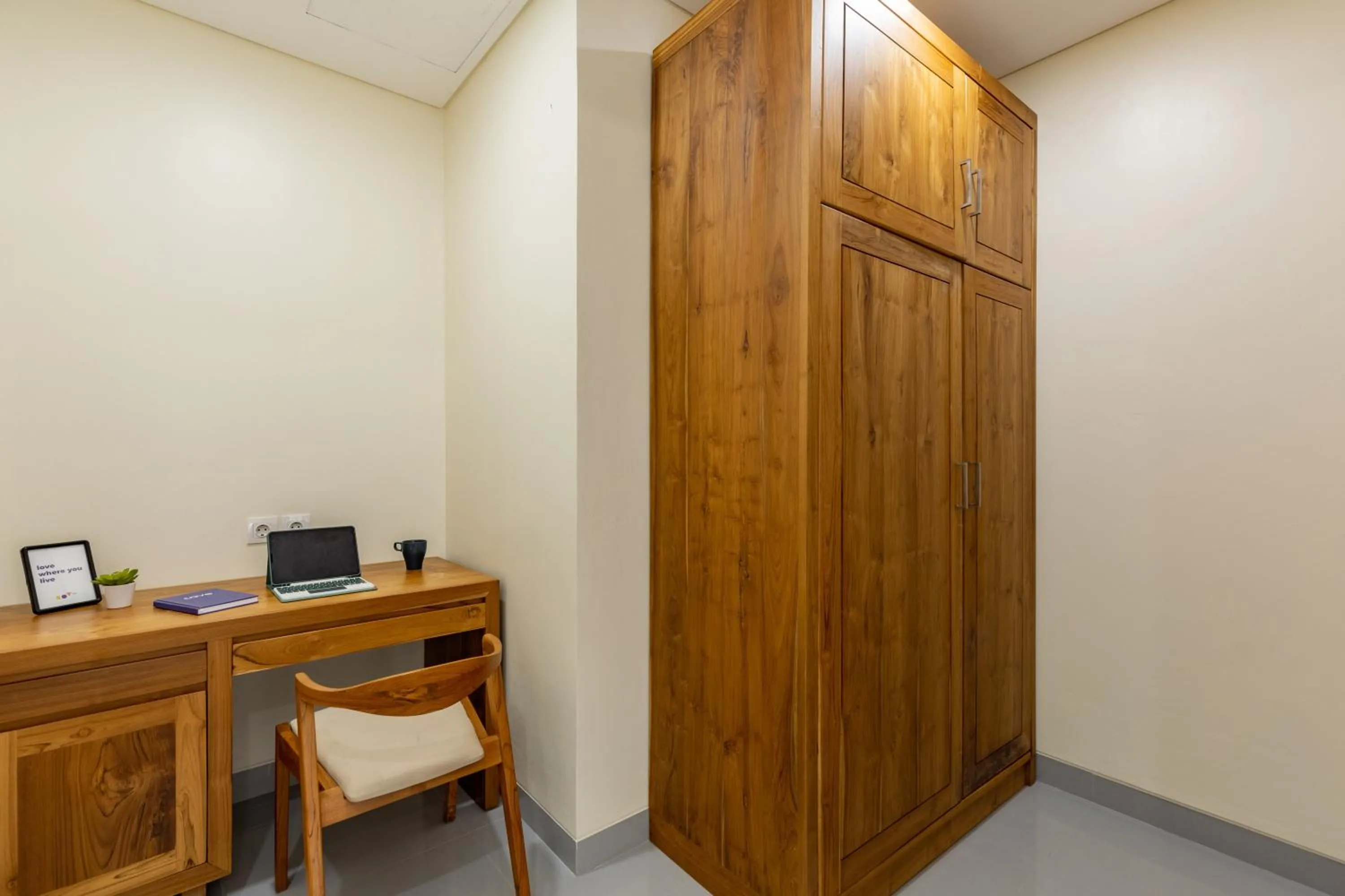 wardrobe in Cove Griya Elite I