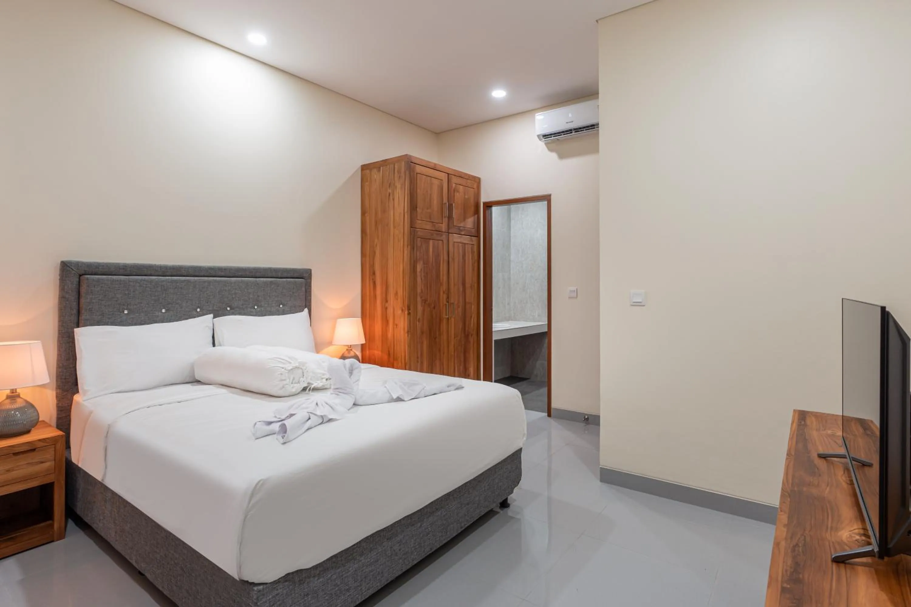 Bed in Cove Griya Elite I