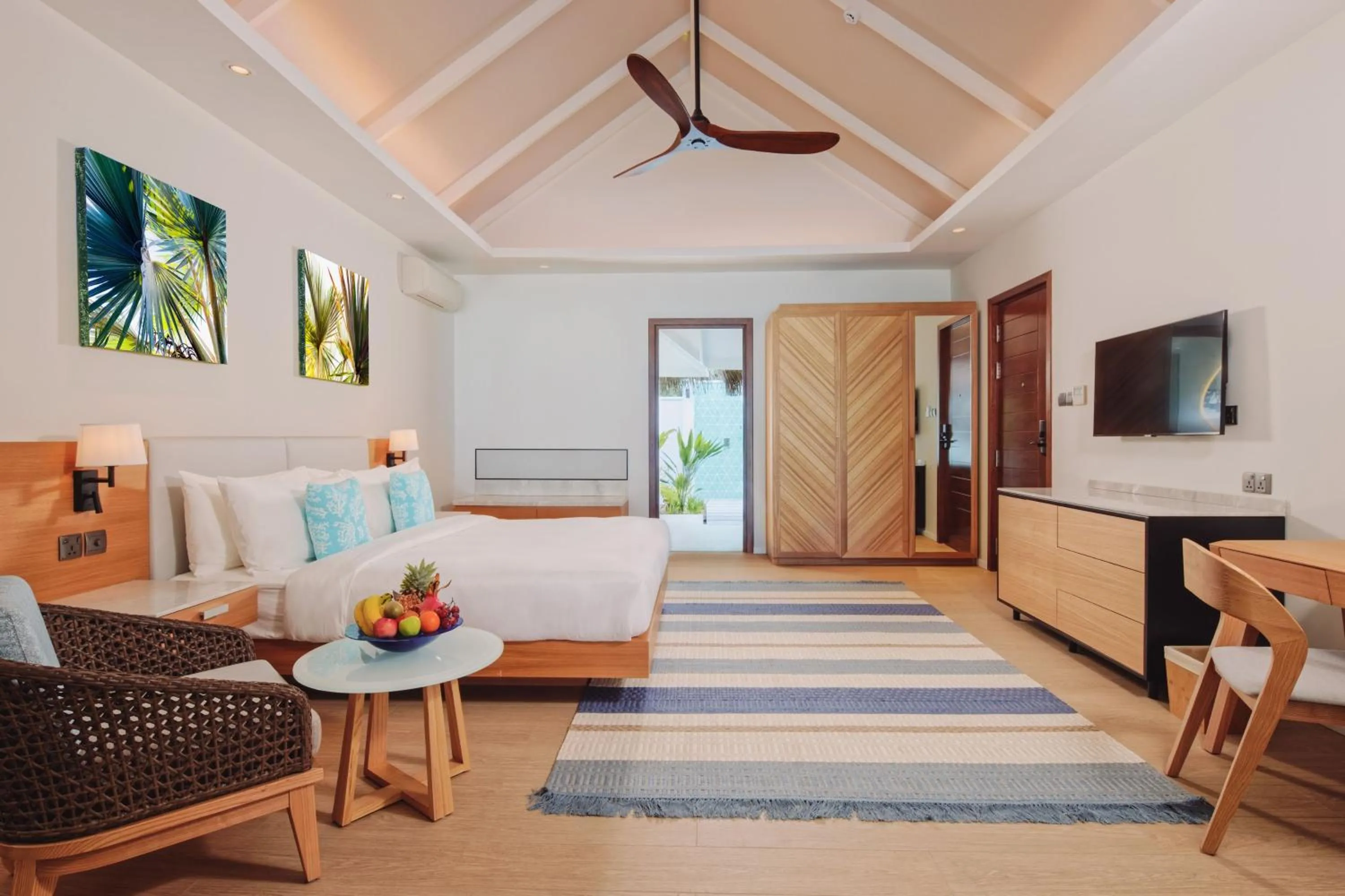 Living room, Bed in Nova Maldives