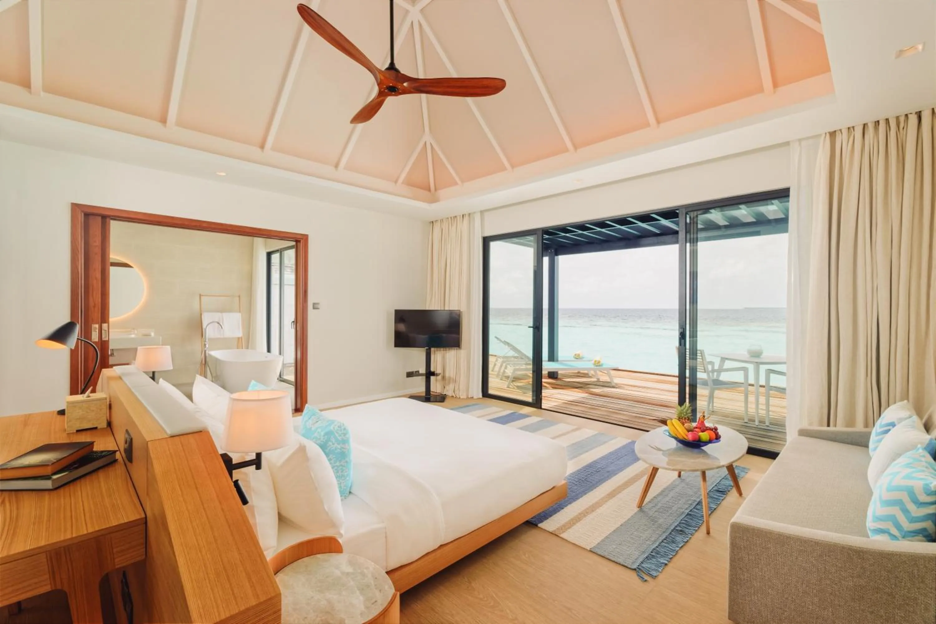 Living room, Bed in Nova Maldives