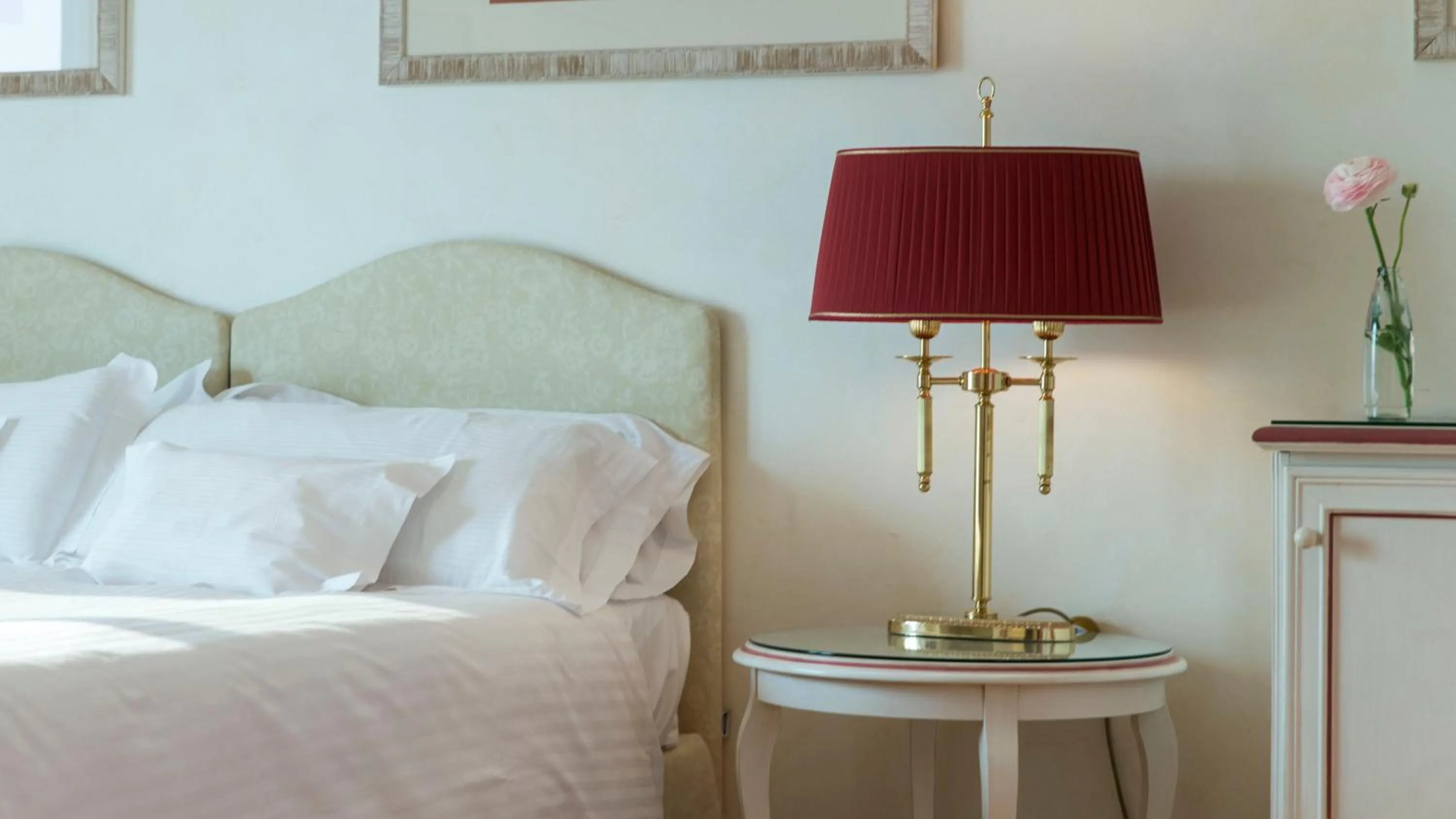 Decorative detail, Bed in Hotel Rivalago