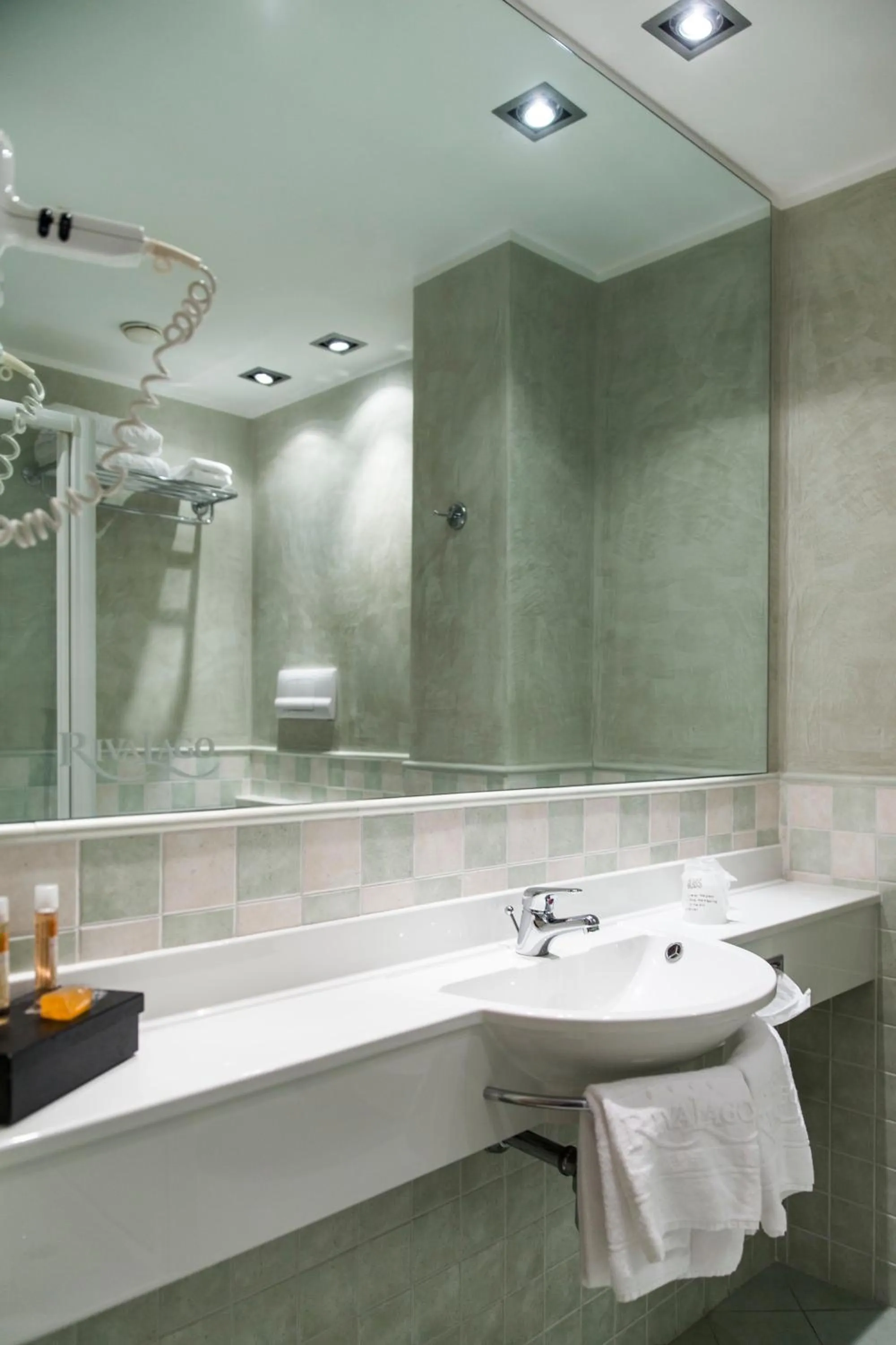 Bathroom in Hotel Rivalago