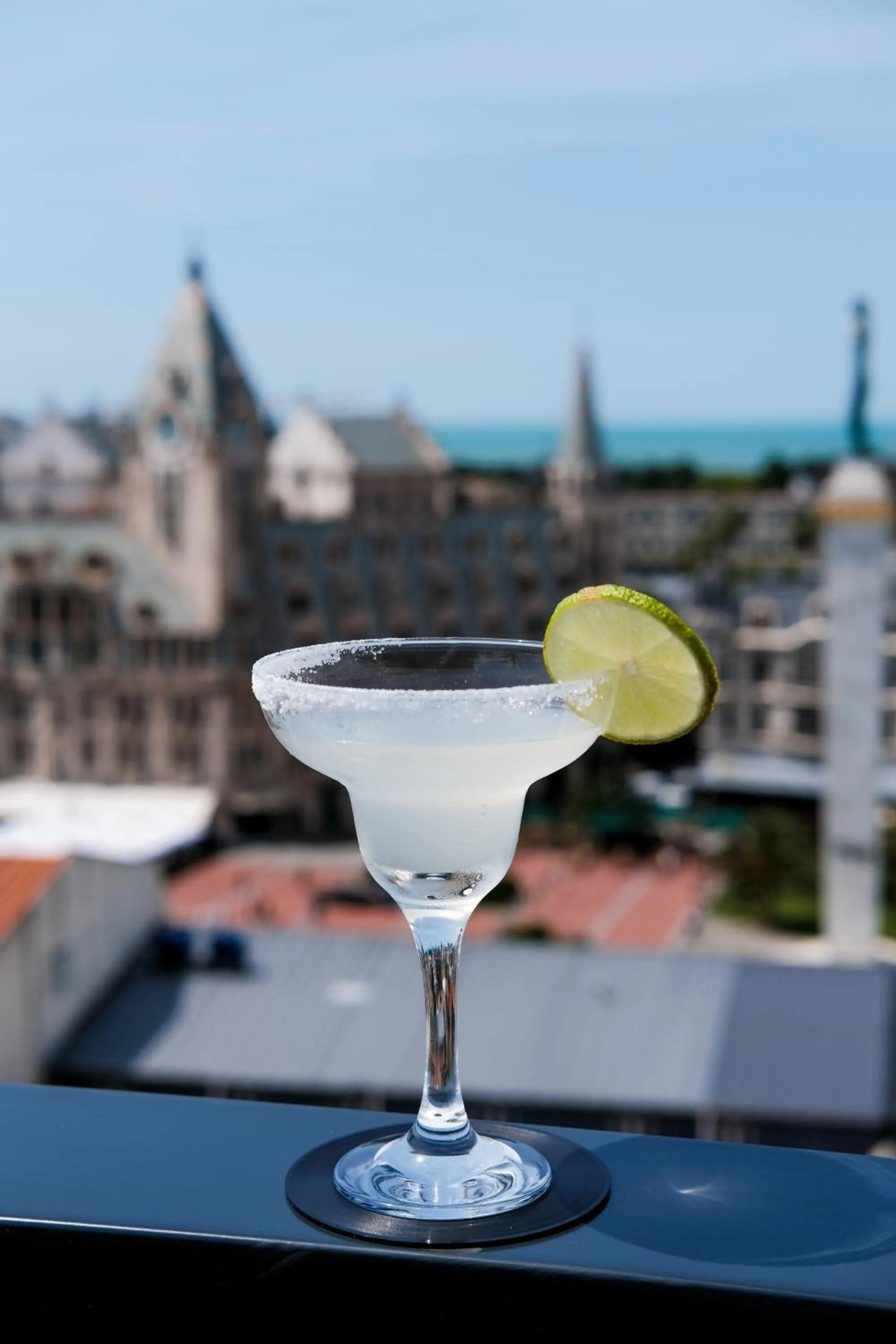 Restaurant/places to eat in Hotel Monarch