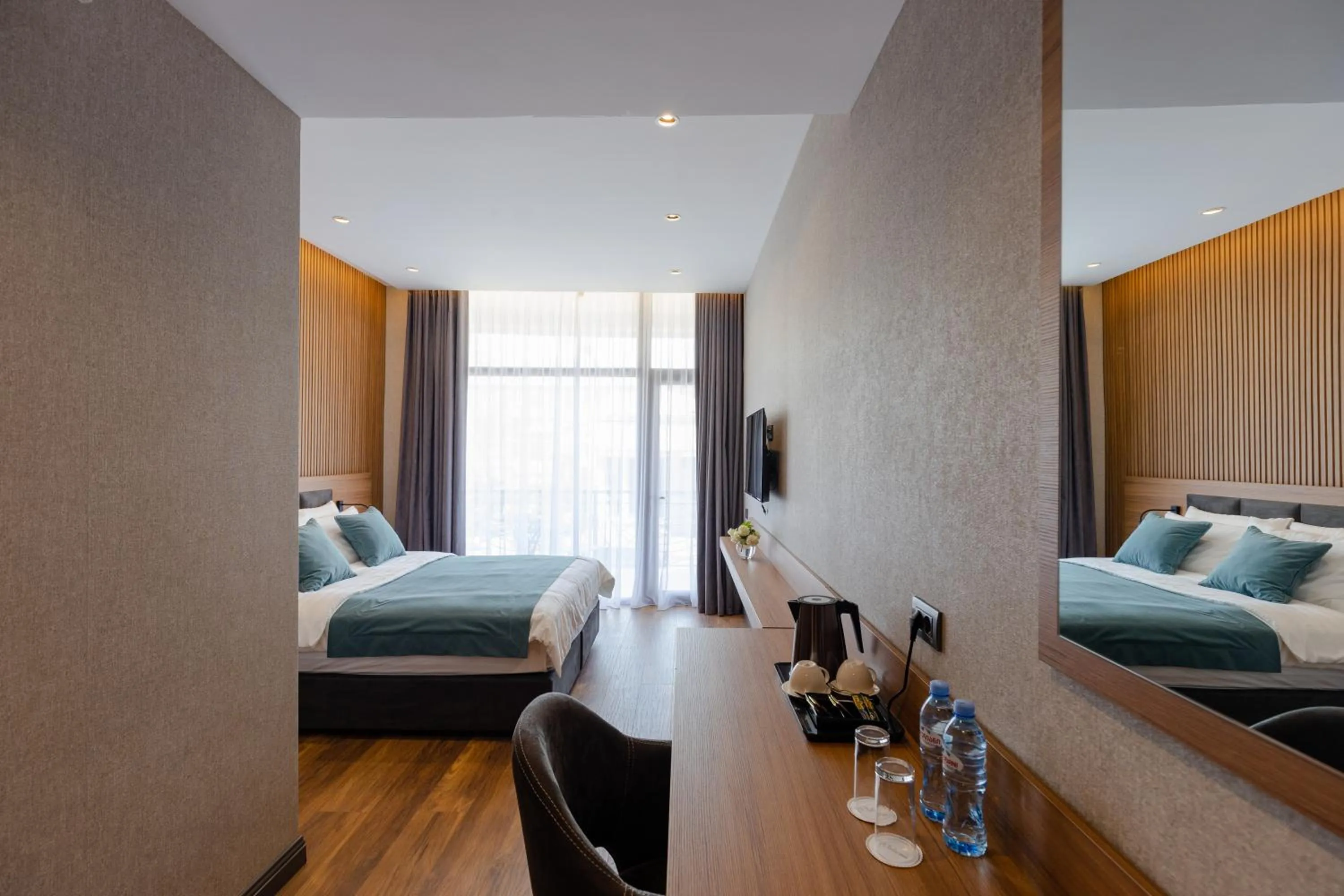 Photo of the whole room, Bed in Hotel Monarch