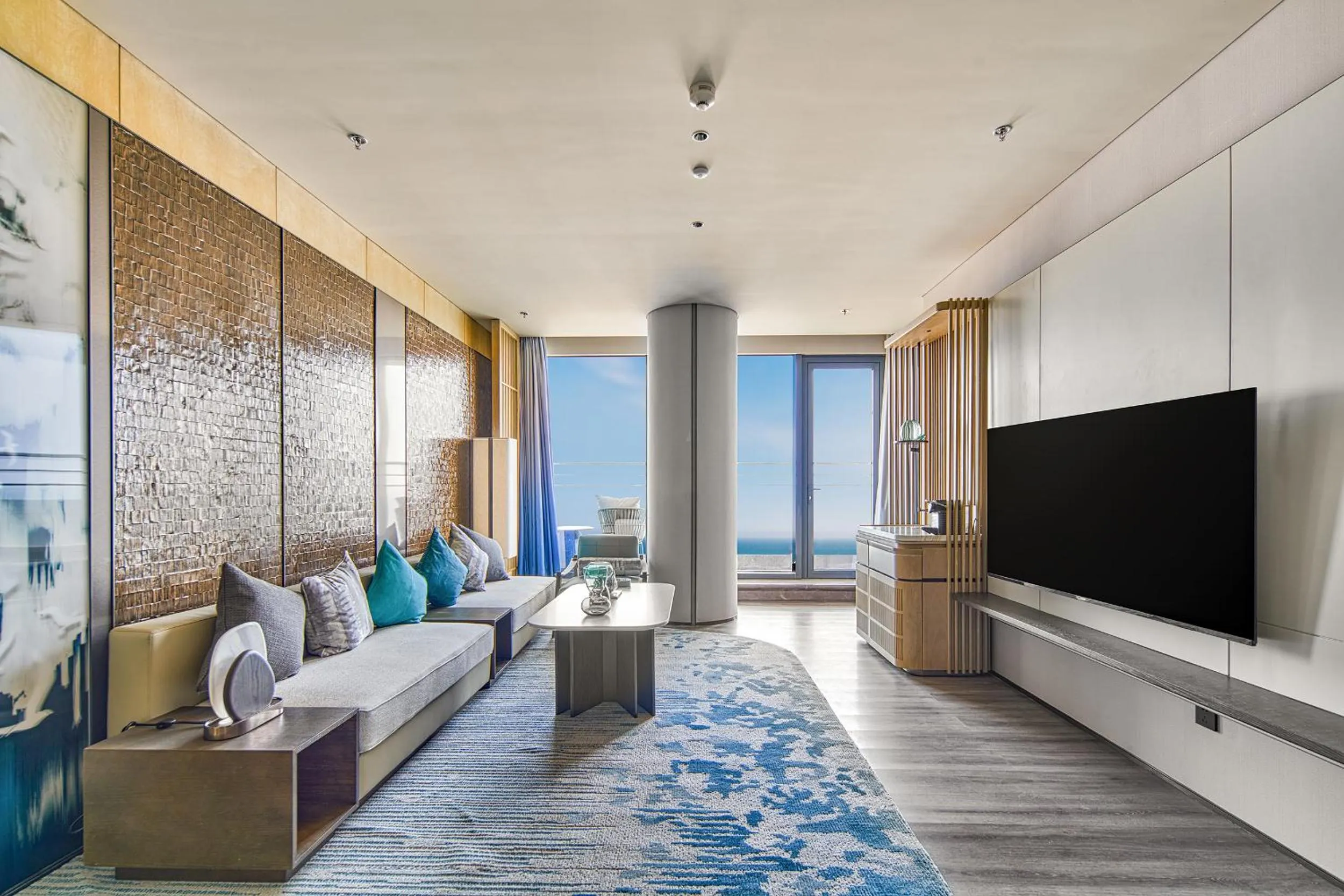 TV and multimedia in Qinhuangdao Marriott Resort