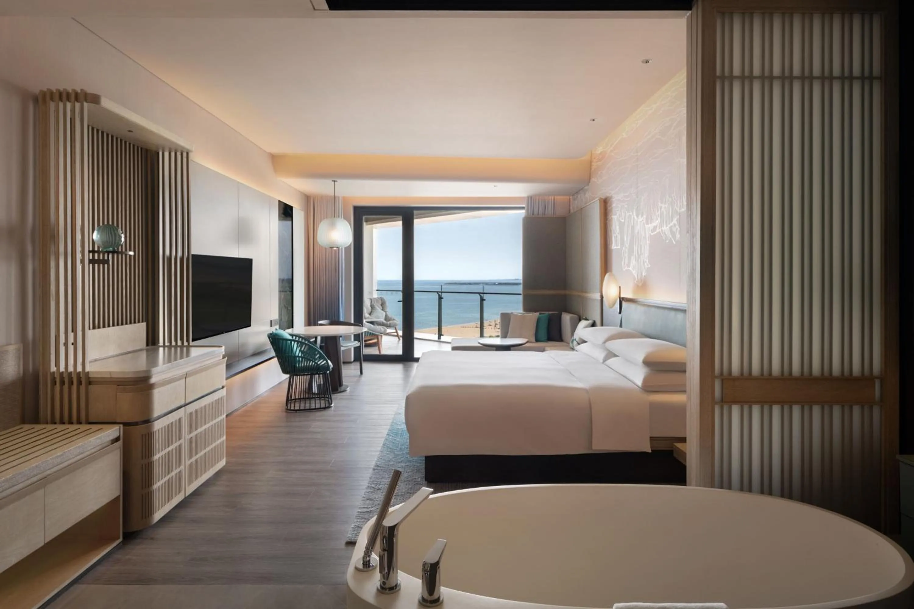 Photo of the whole room, Bed in Qinhuangdao Marriott Resort