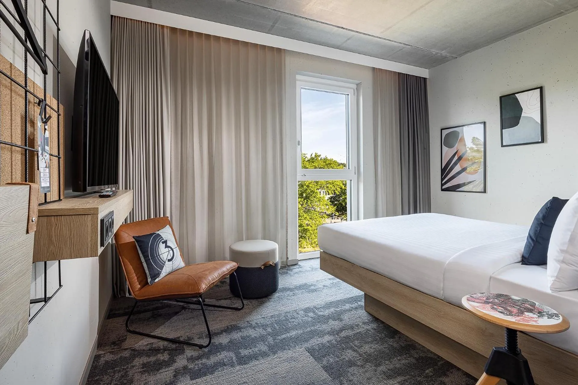 Bedroom, Bed in Moxy Simmern