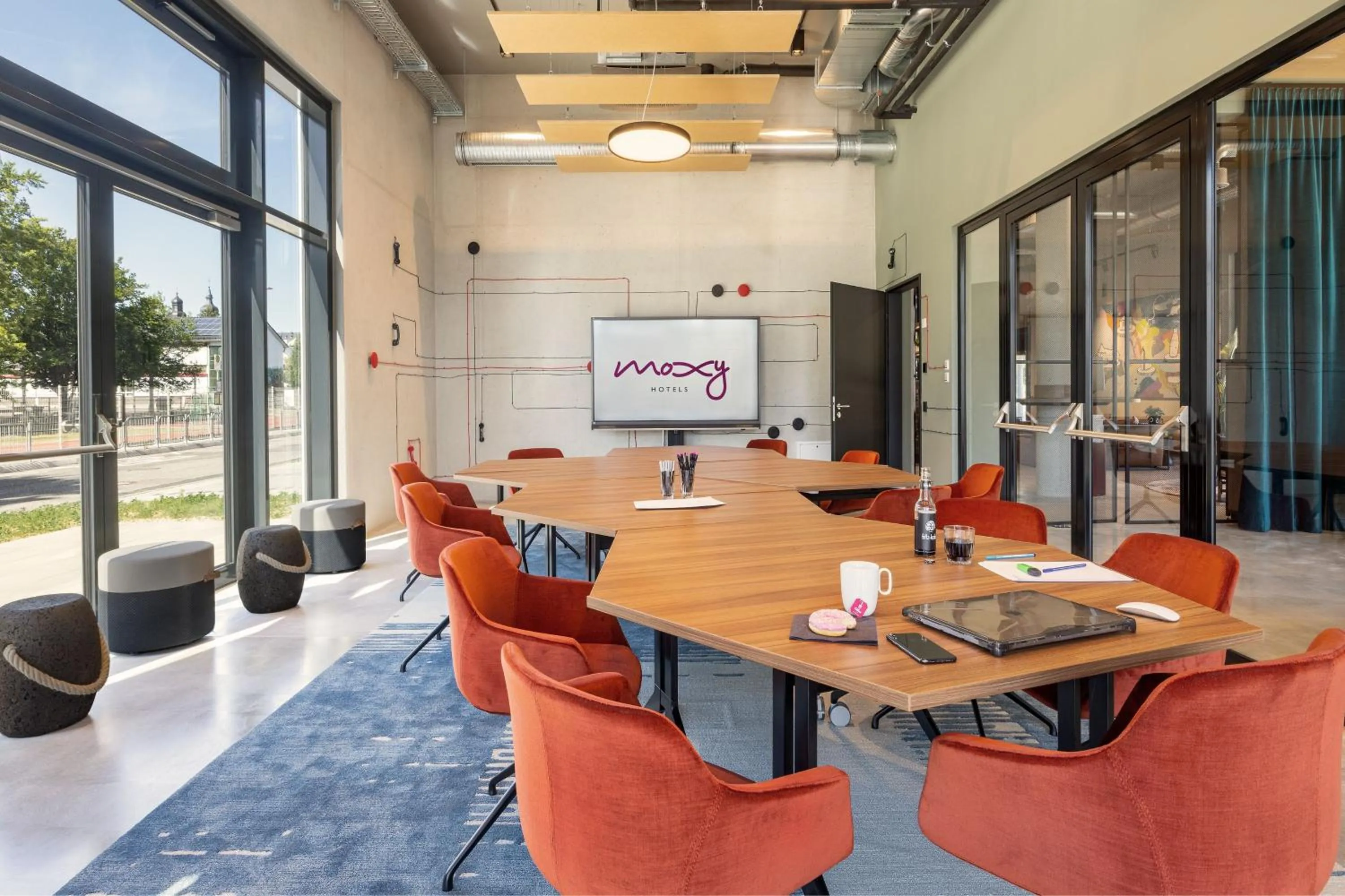 Meeting/conference room in Moxy Simmern