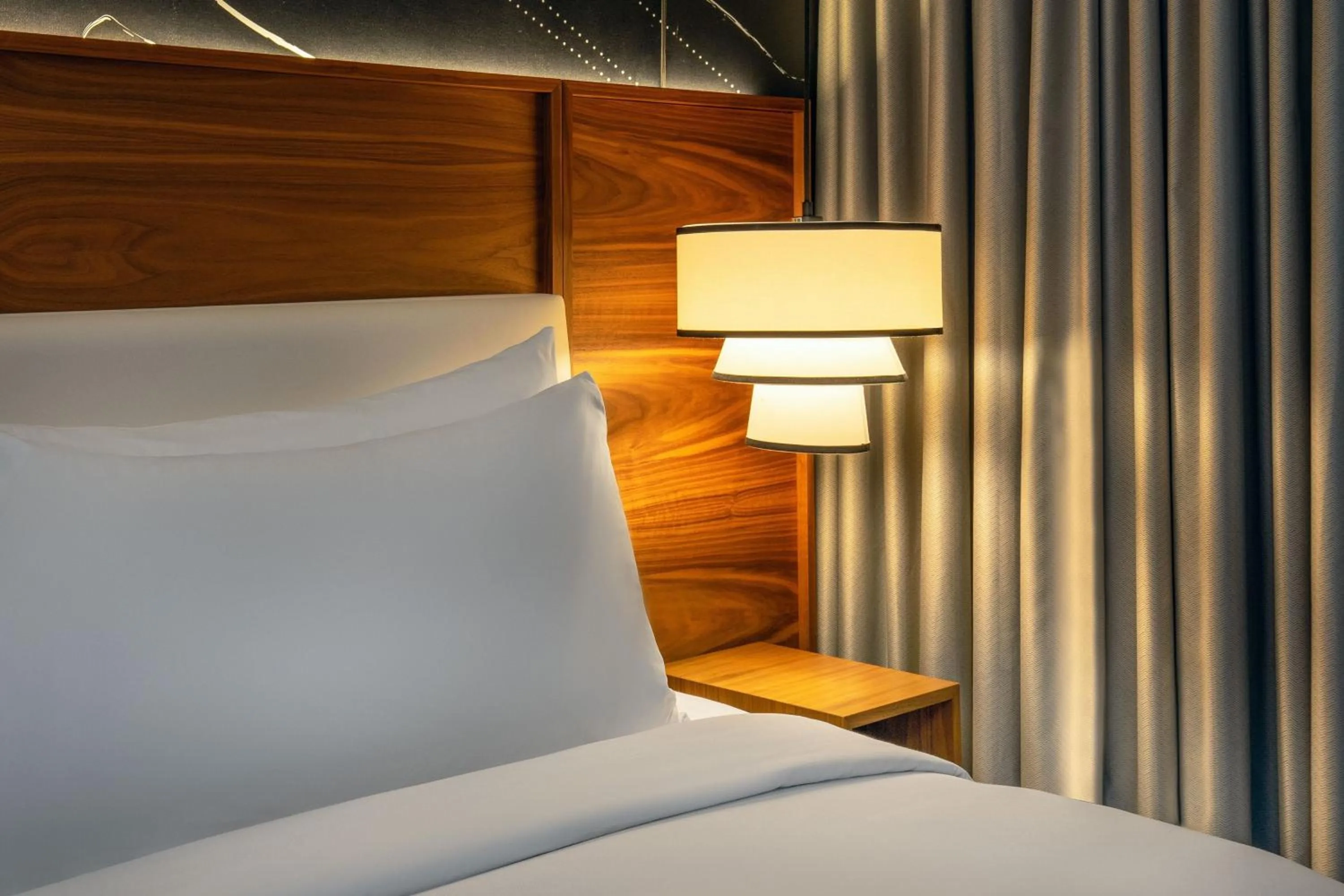 Photo of the whole room, Bed in Le Meridien New York, Fifth Avenue