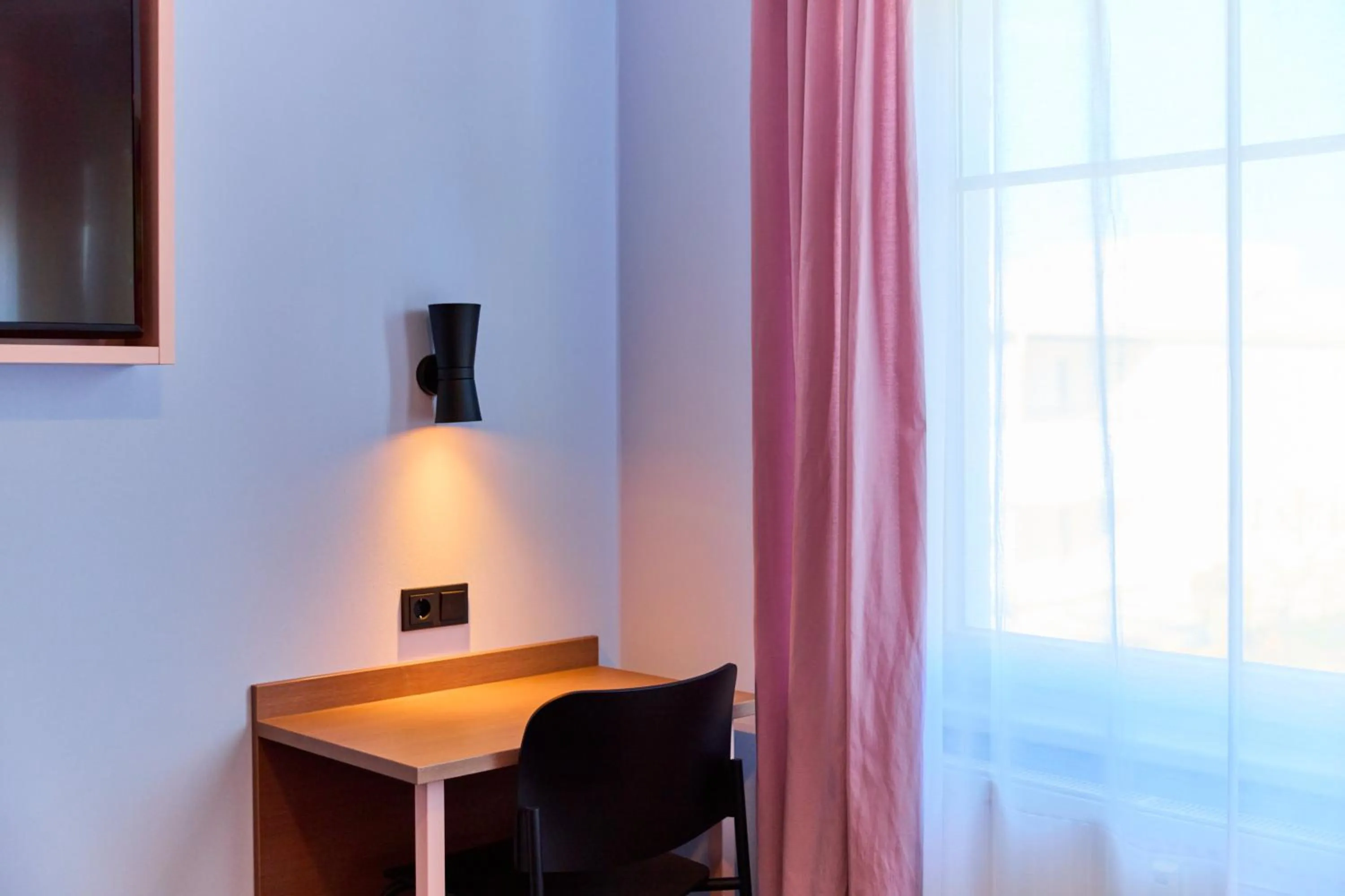 TV and multimedia in McDreams Hotel Leipzig