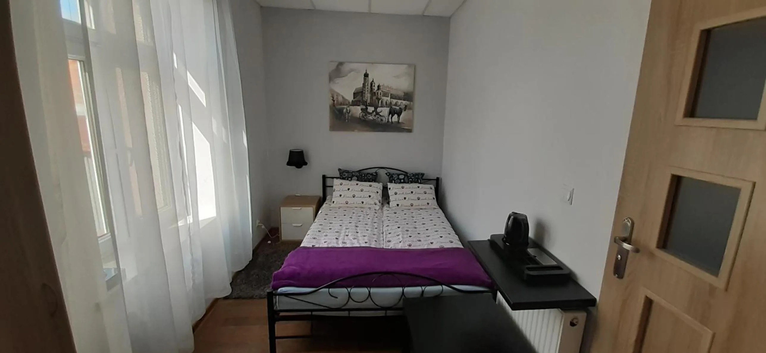 Double Room with Garden View - single occupancy in Kraków Chilli Hostel