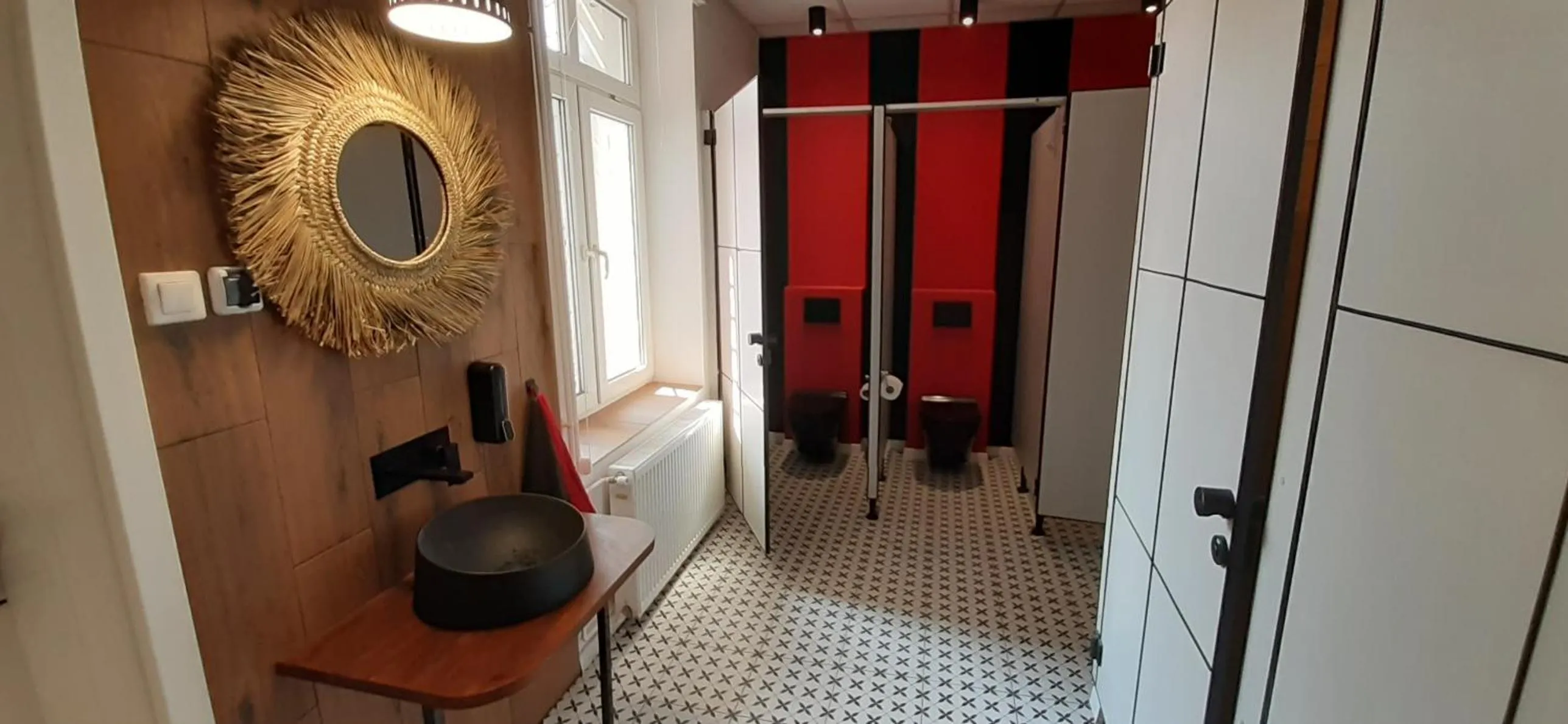 Toilet in Kraków Chilli Hostel