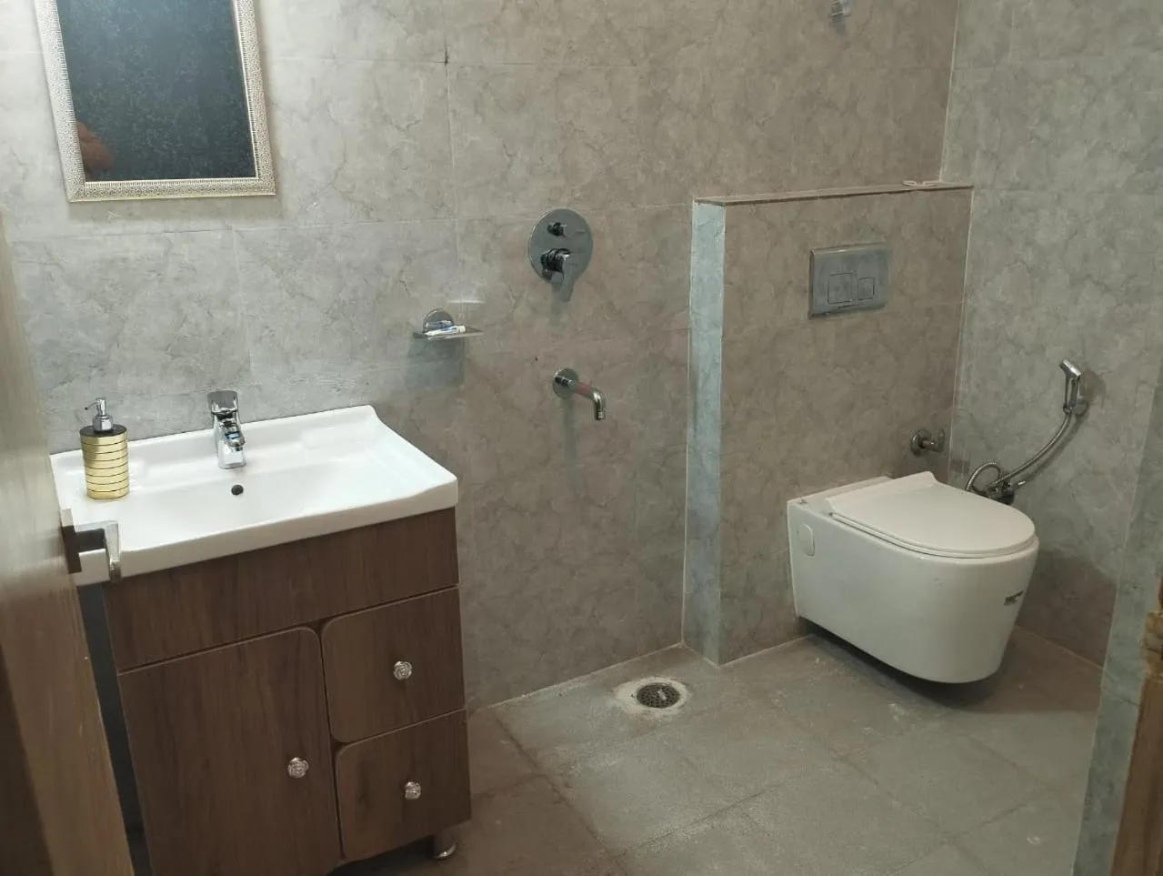 Bathroom in Mrig Valley Resort, Homestay & Banquet