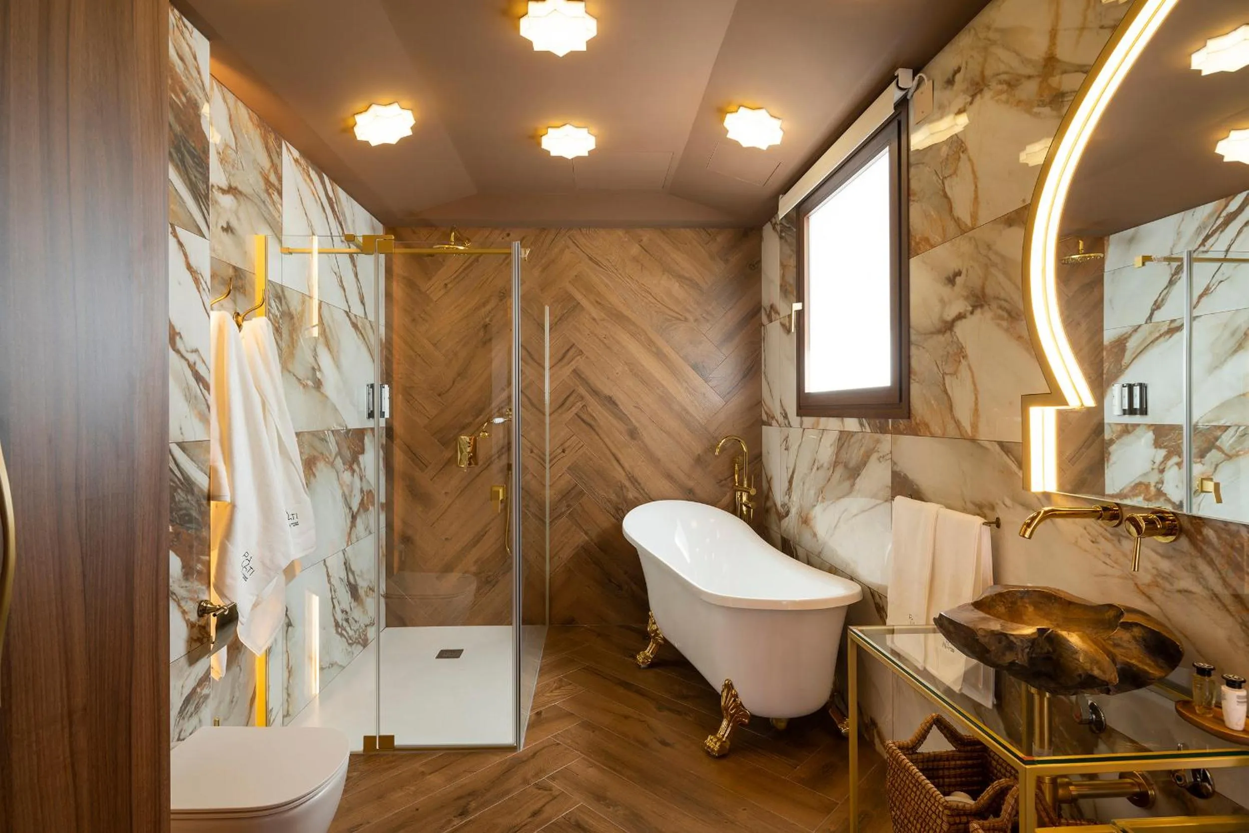 Shower in Palatina Concept Suites