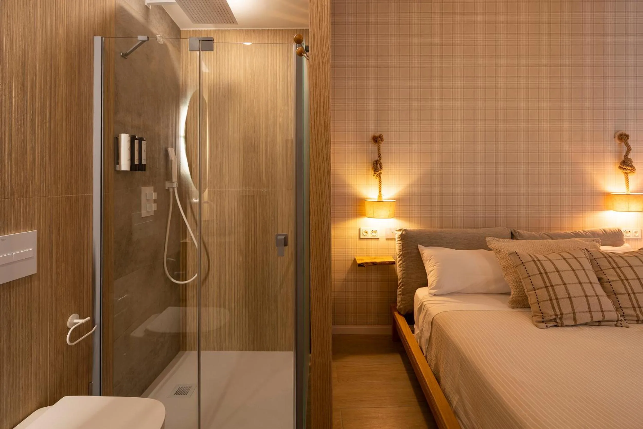 Bathroom, Bed in Palatina Concept Suites