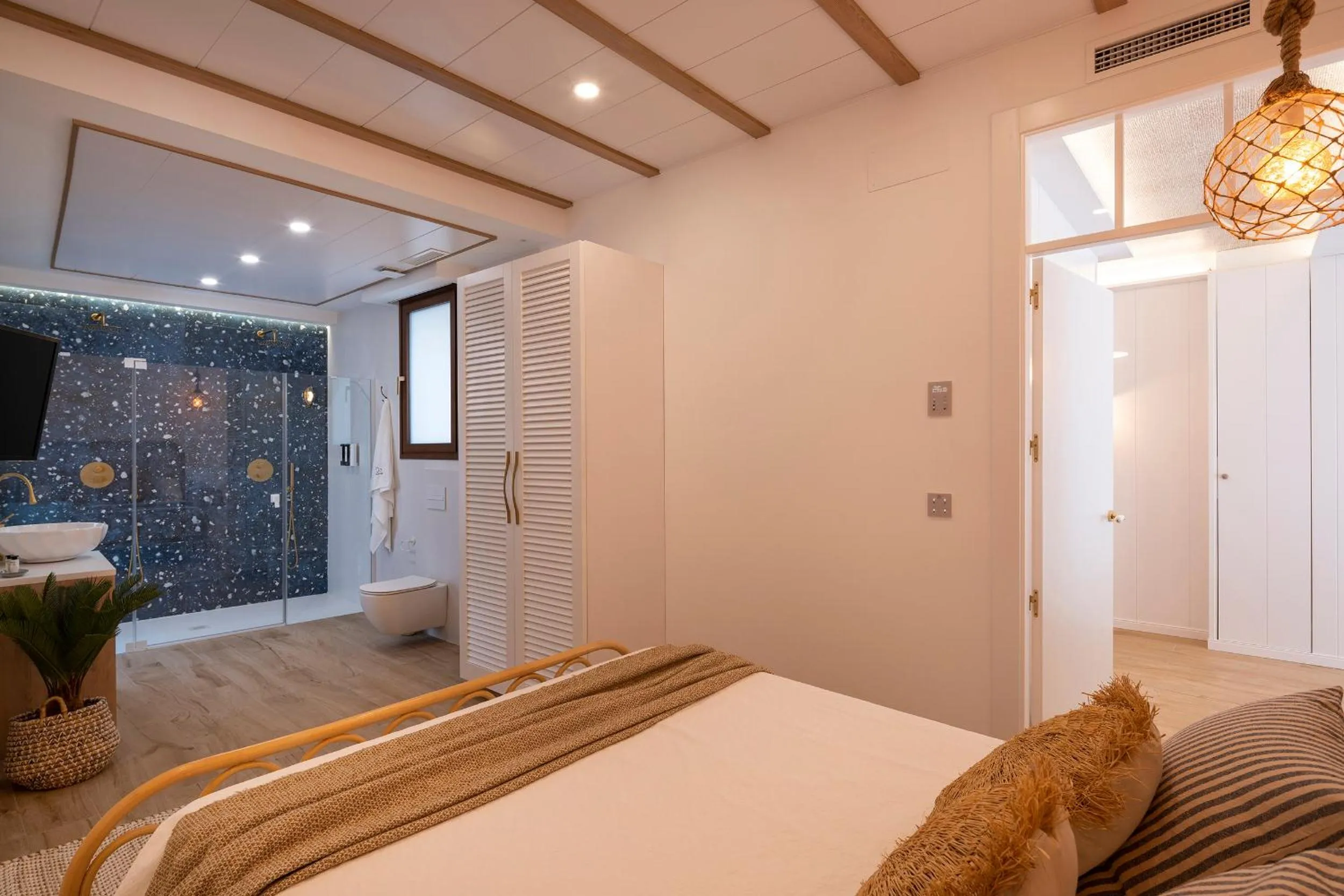 Bathroom, Bed in Palatina Concept Suites