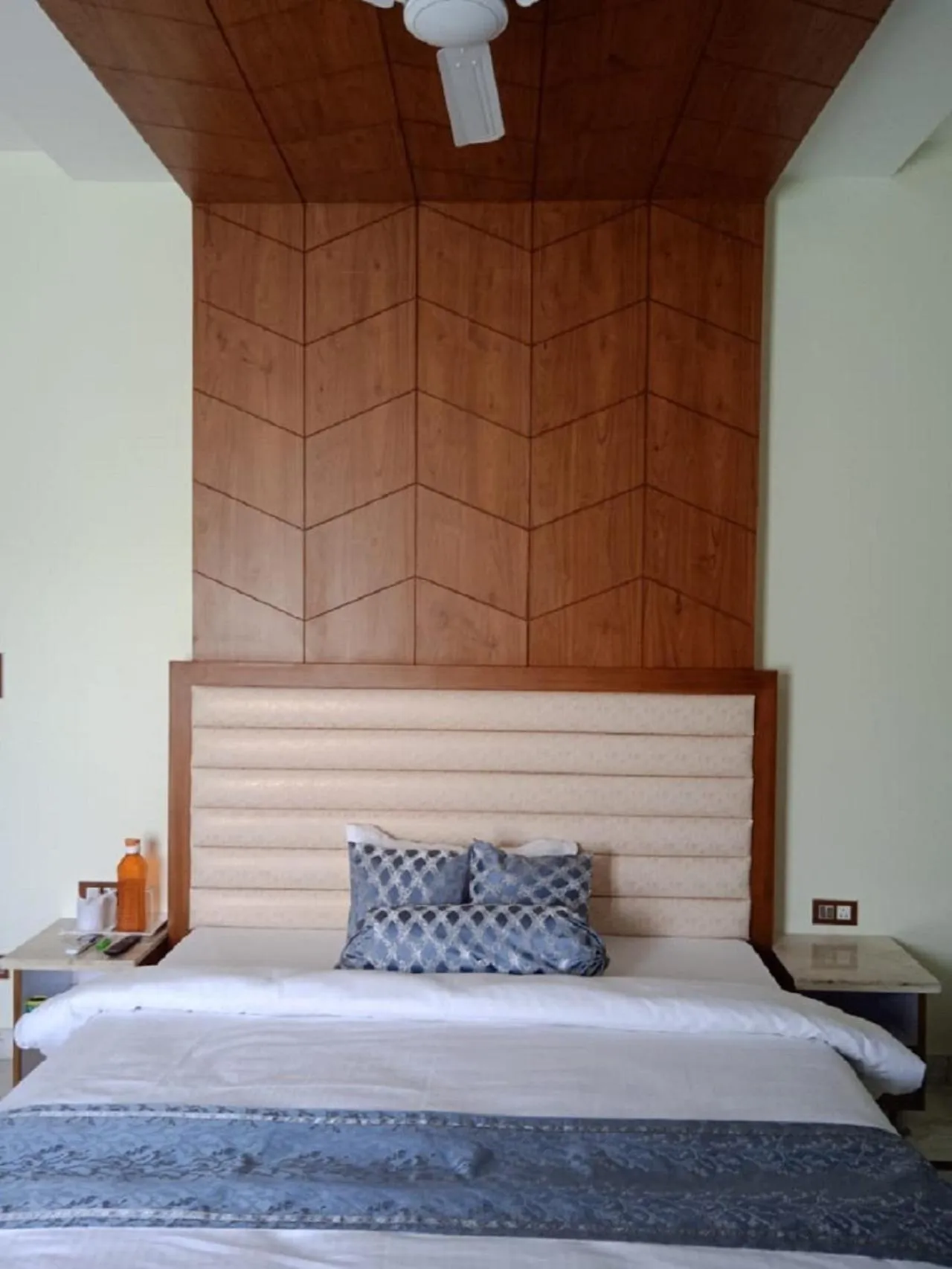 Bed in Matoshree Club and Resort