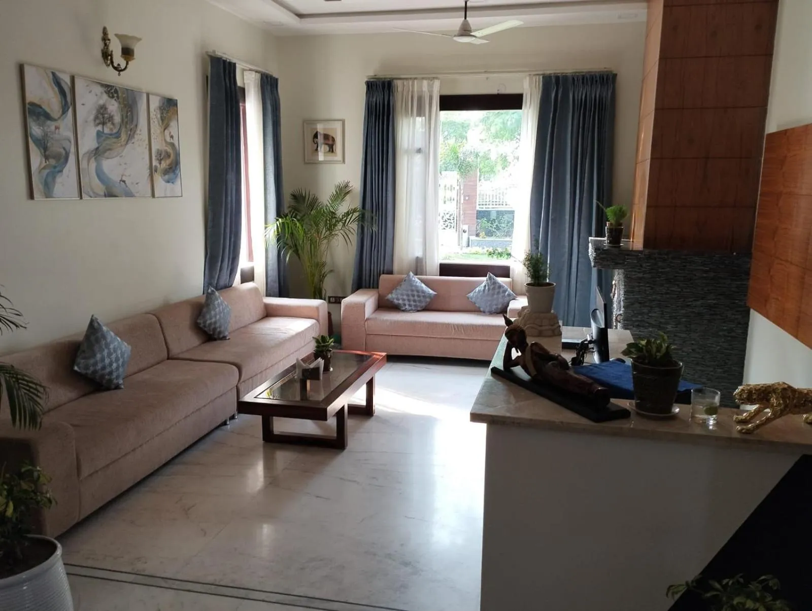 Living room in Matoshree Club and Resort