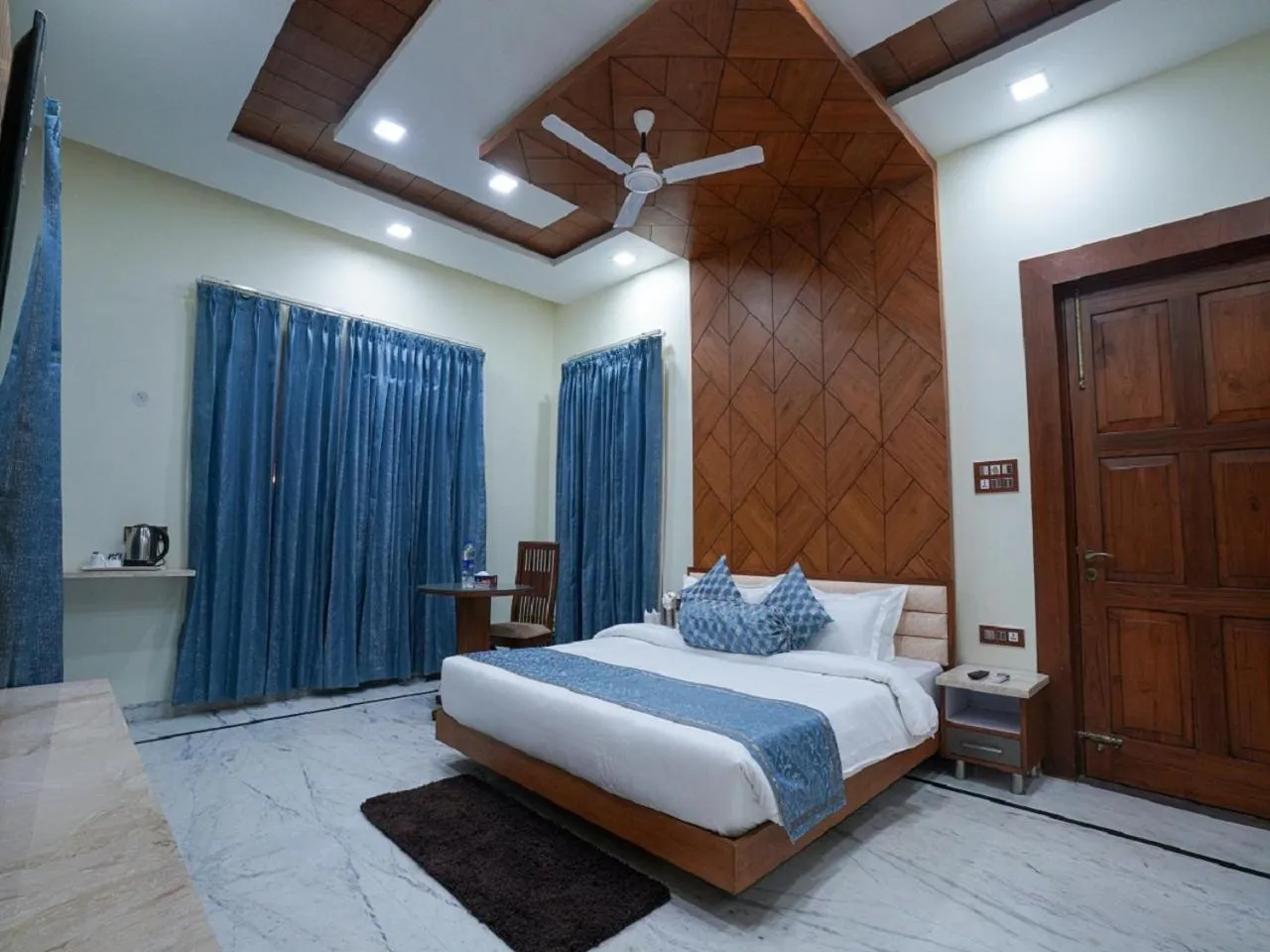 Bed in Matoshree Club and Resort