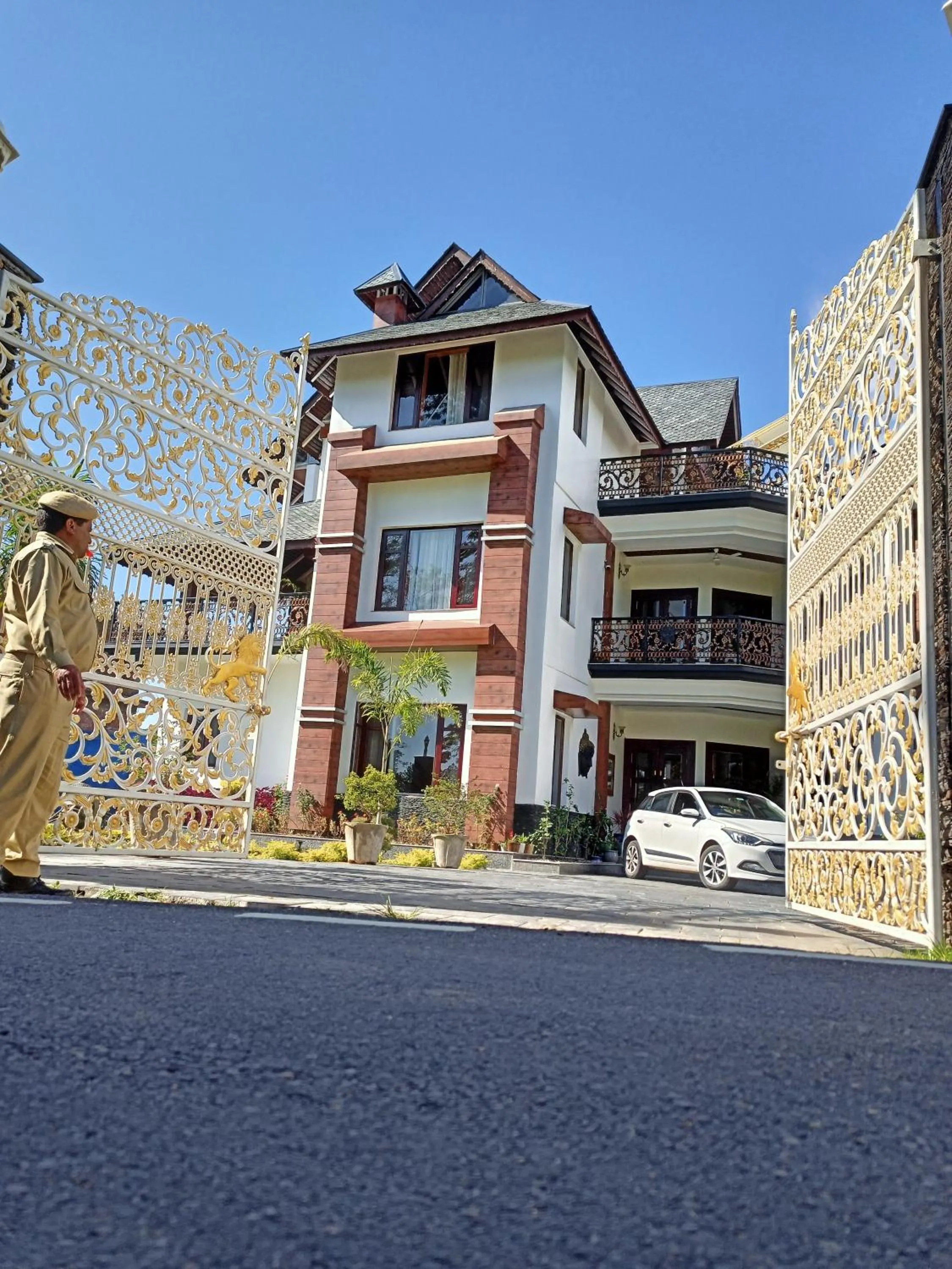 Facade/entrance in Matoshree Club and Resort