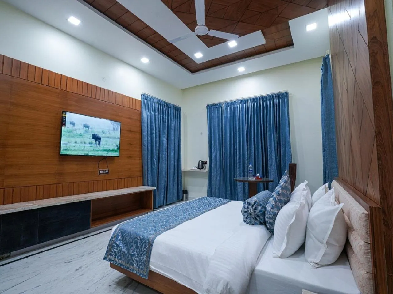 Communal lounge/ TV room in Matoshree Club and Resort