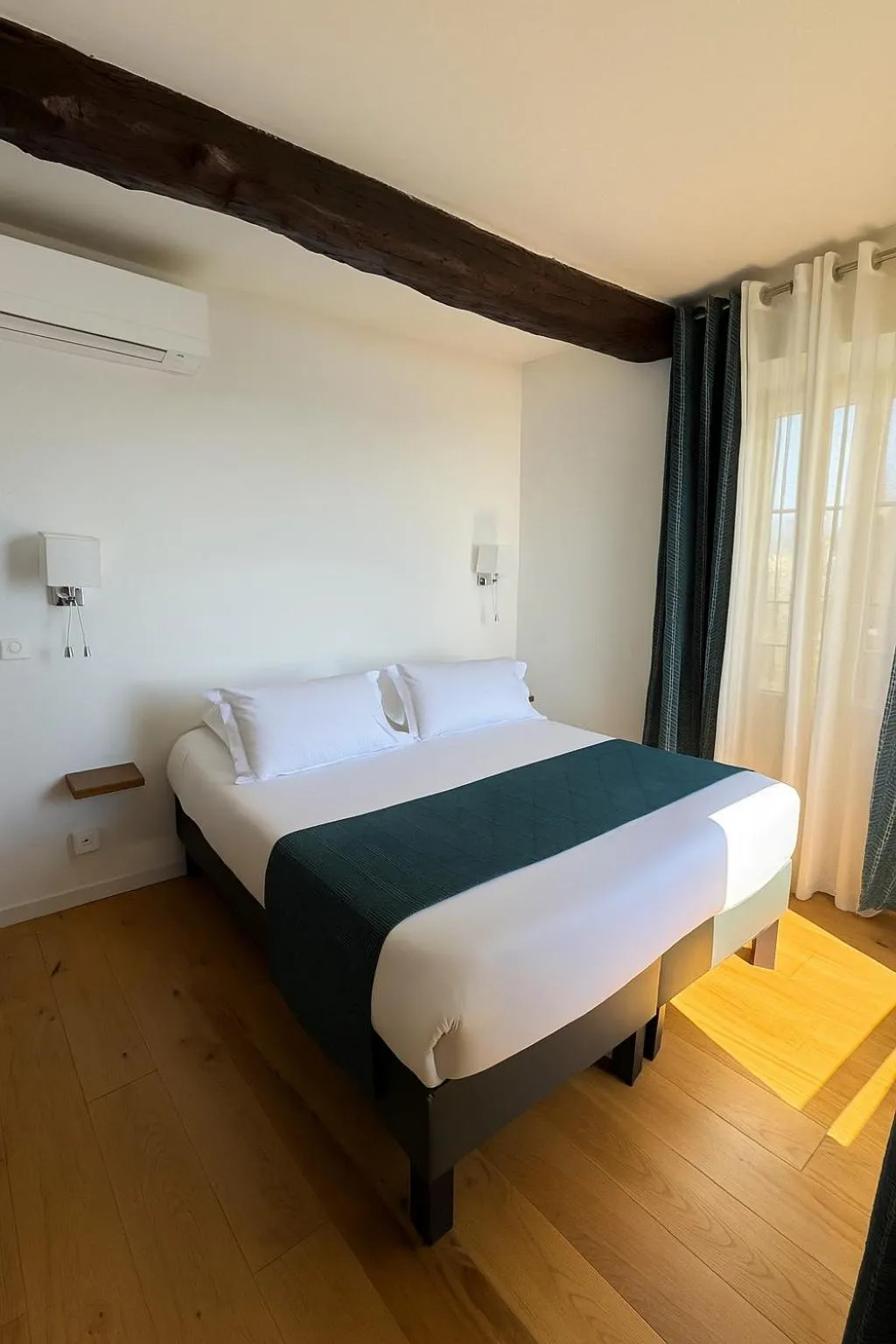 Bed in Hôtel Posta Vecchia