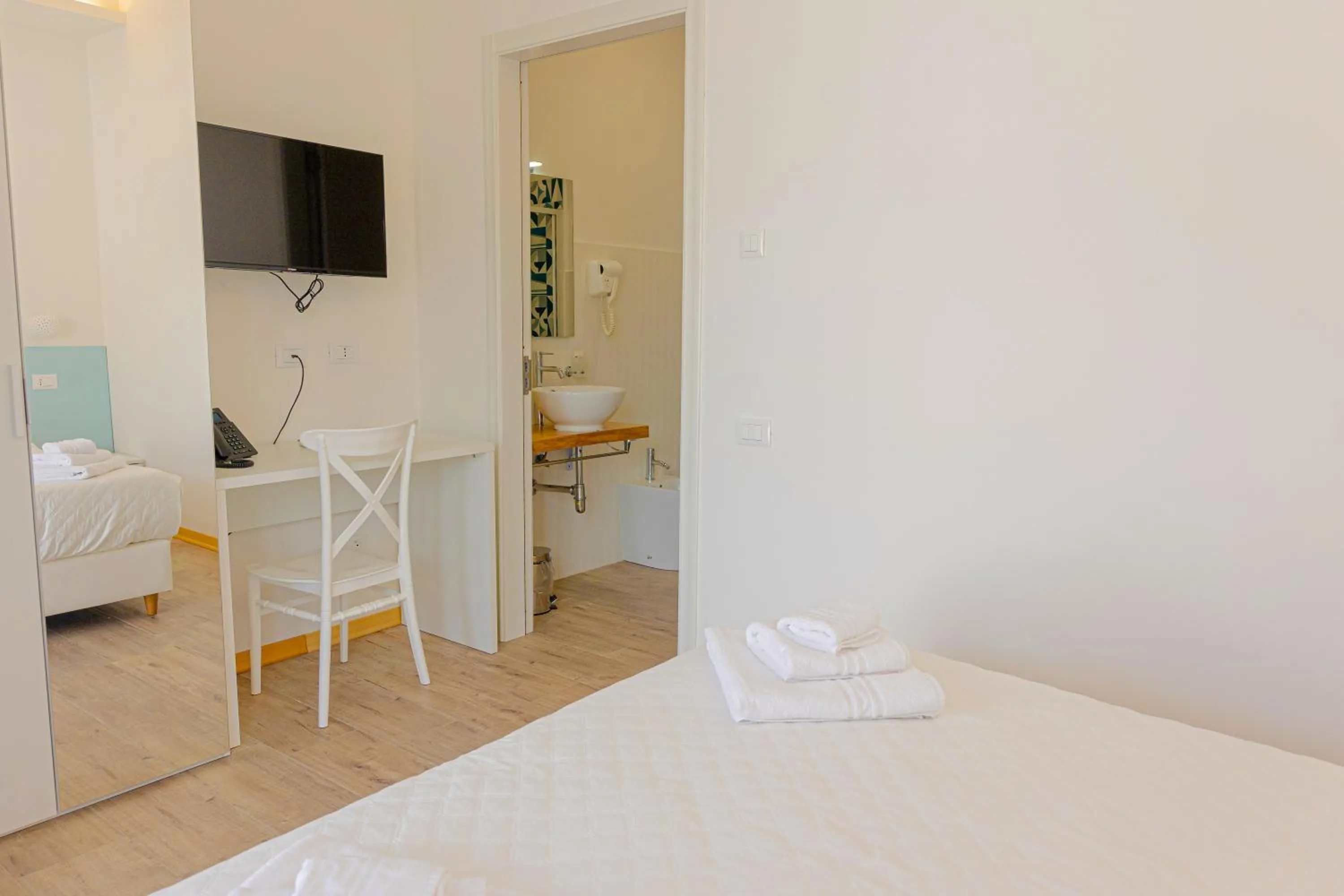 Bathroom, Bed in Resort Acqua di Venere