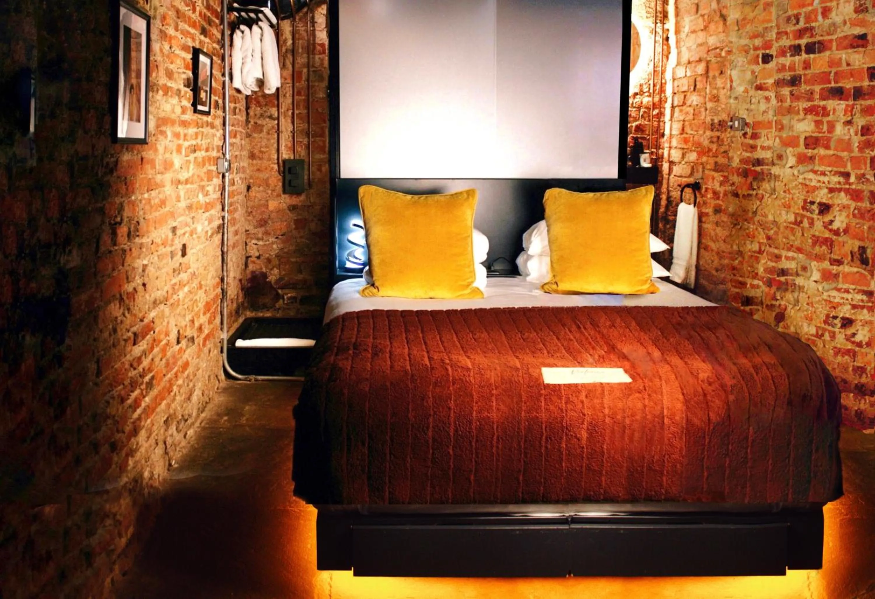 Bedroom, Bed in Impossible Motel