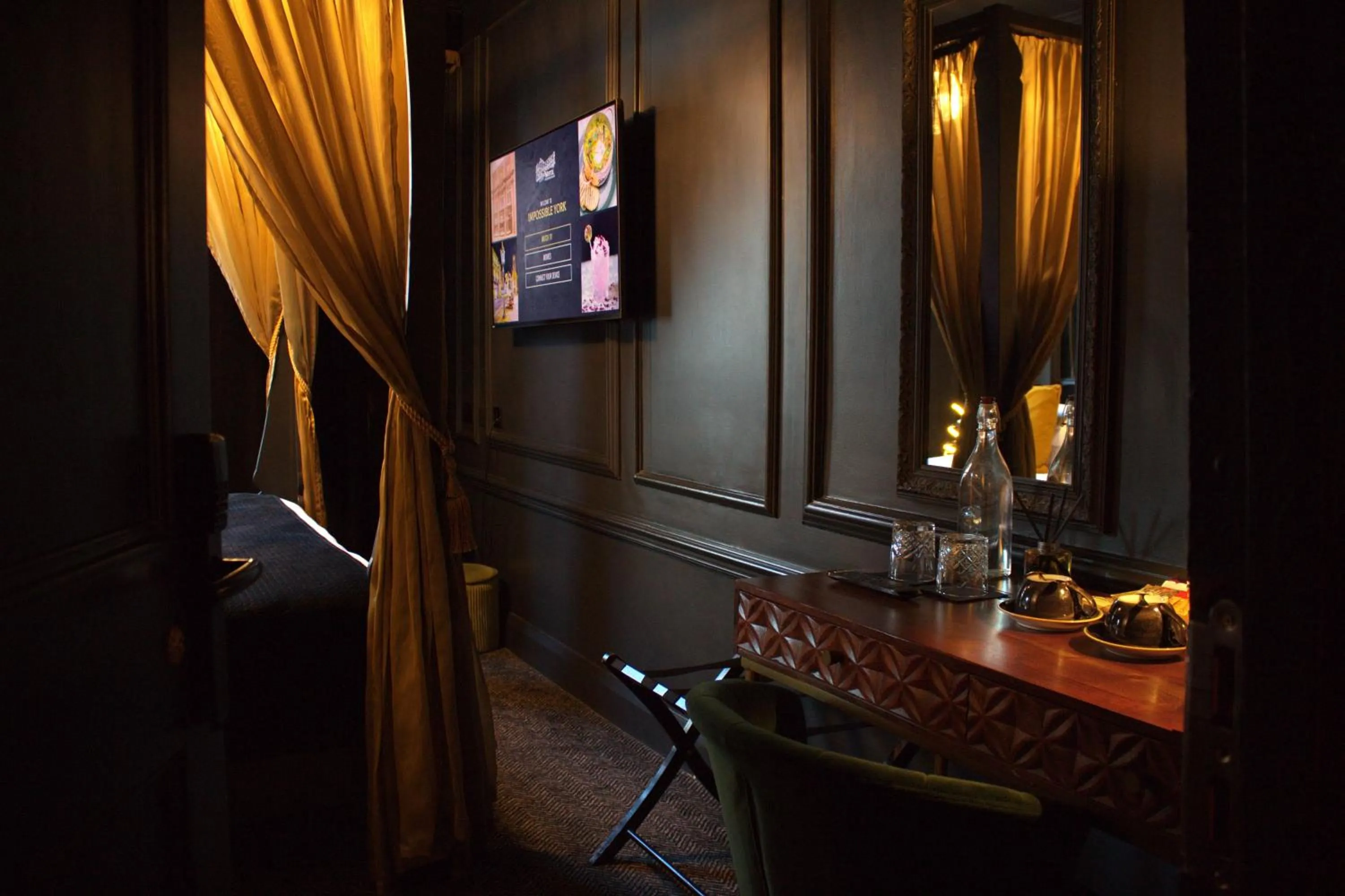 Bedroom in Impossible Motel