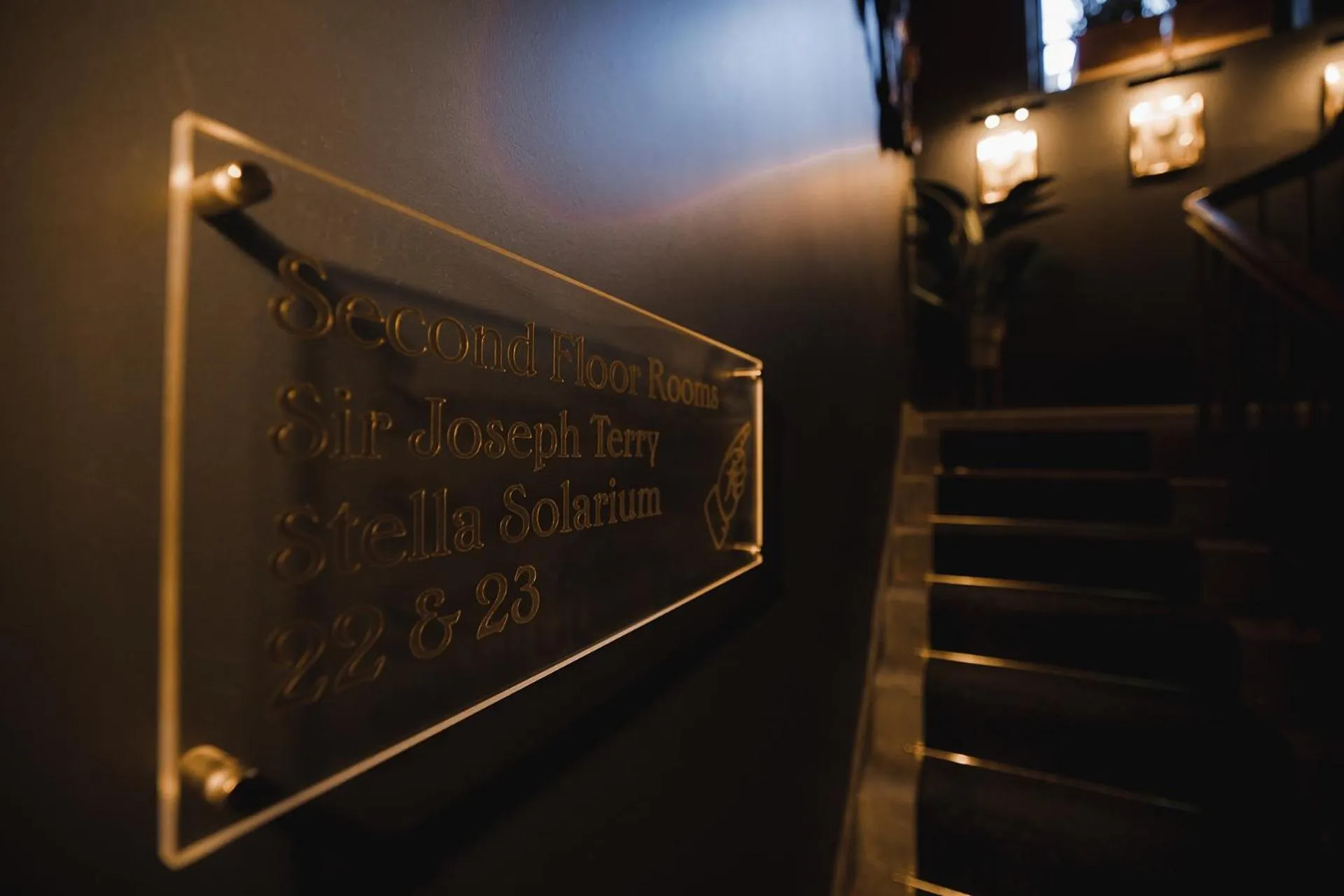 Logo/Certificate/Sign in Impossible Motel