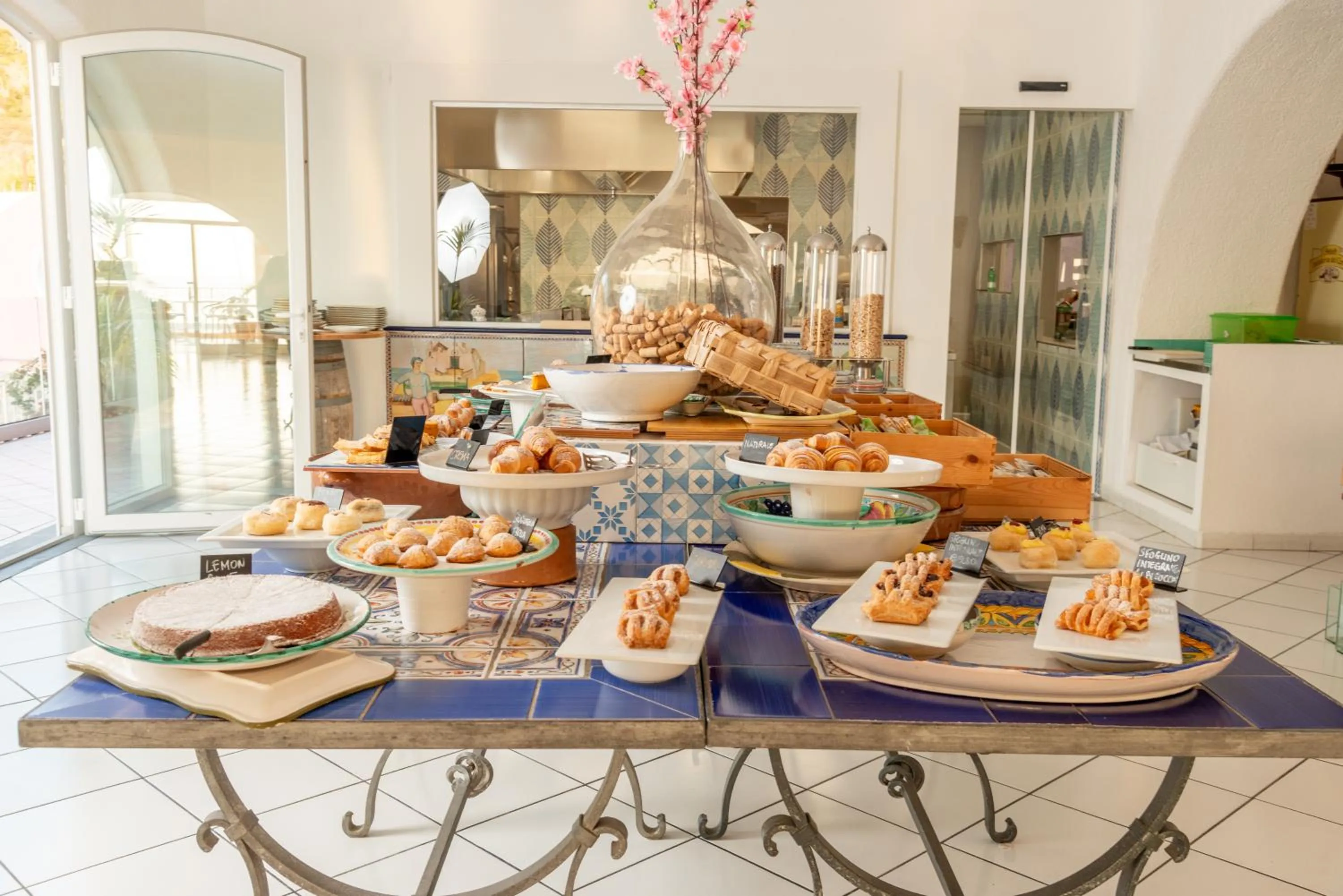 Breakfast in Hotel Torre Sant'Angelo