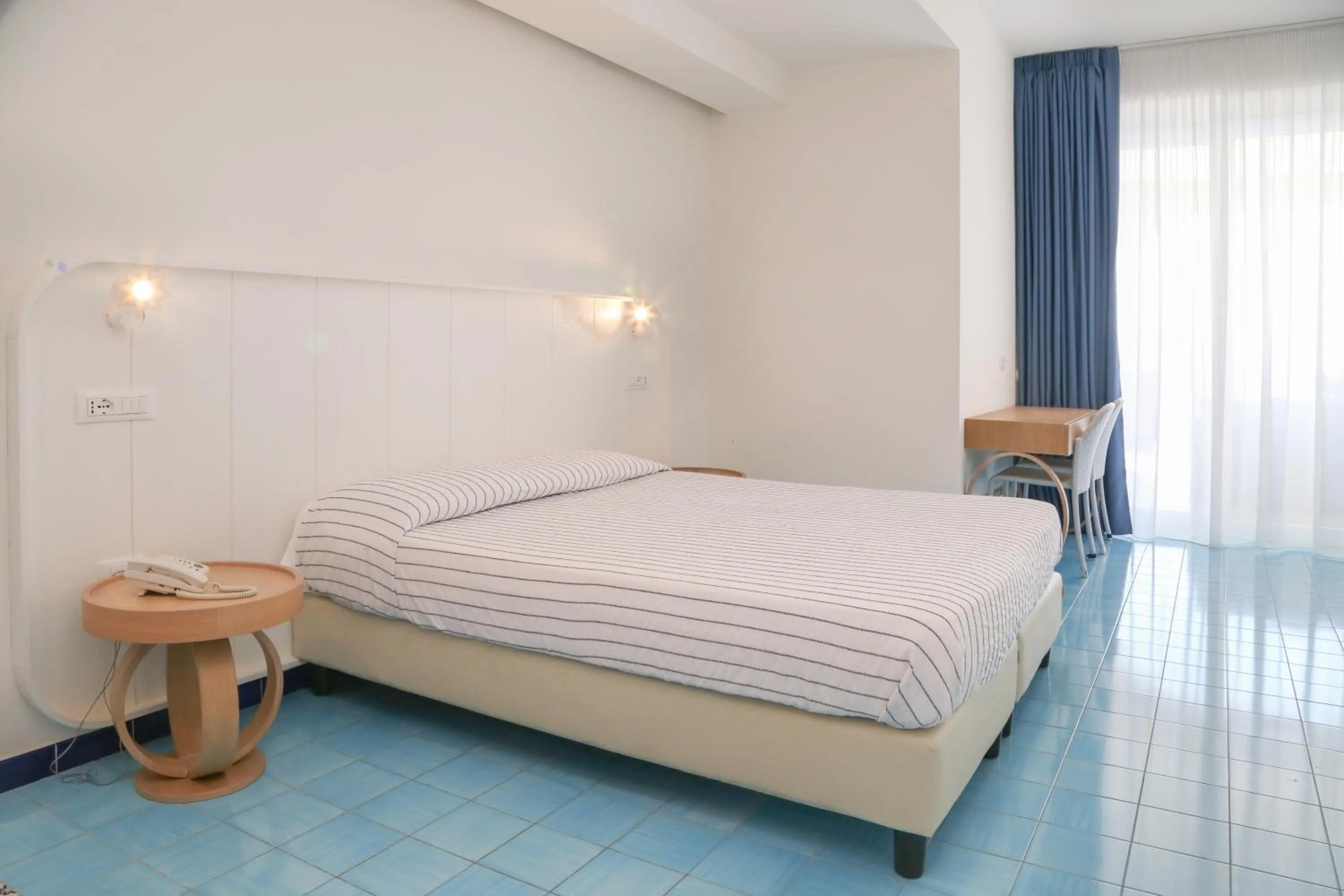 Living room, Bed in Hotel Torre Sant'Angelo