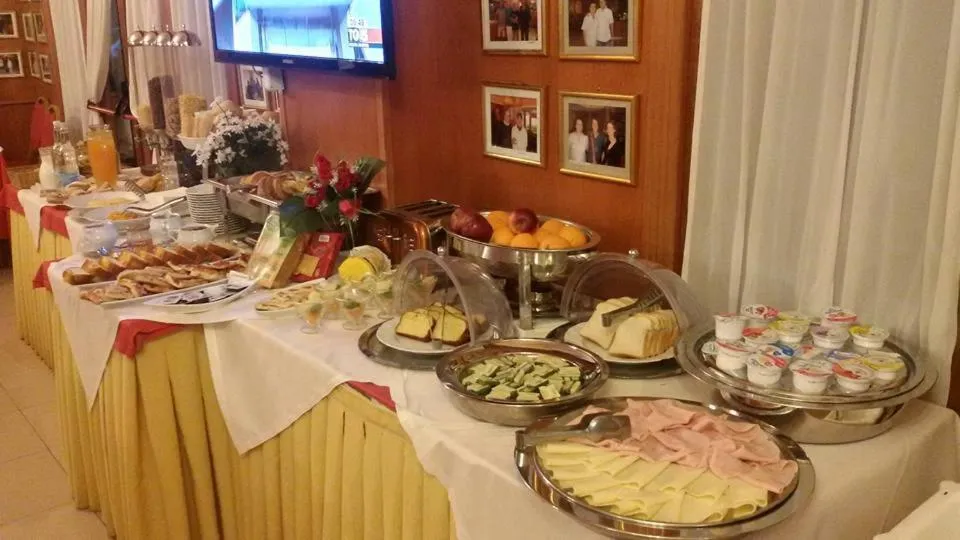 Buffet breakfast in Hotel Sorriso
