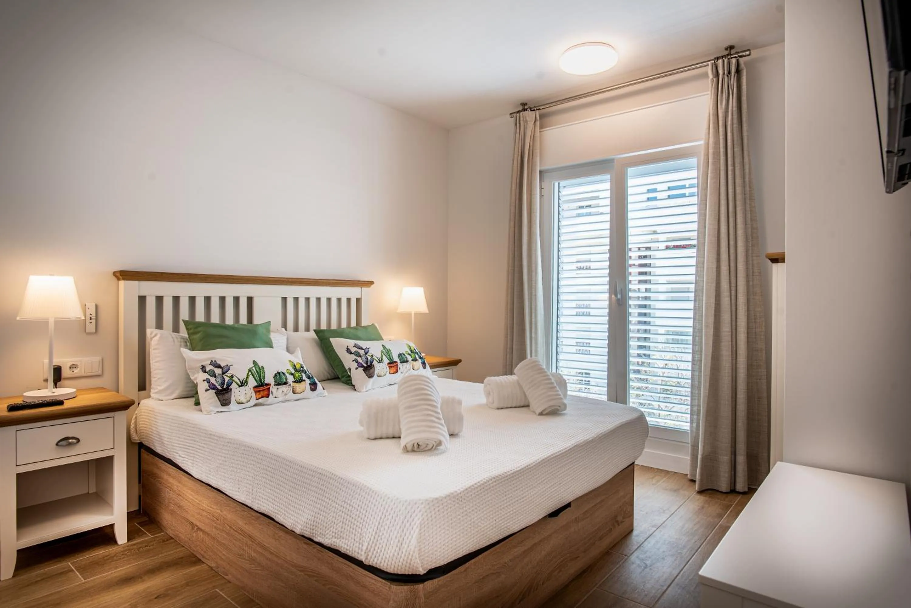 Bedroom, Bed in Apartamento en Milla Oro Marbella