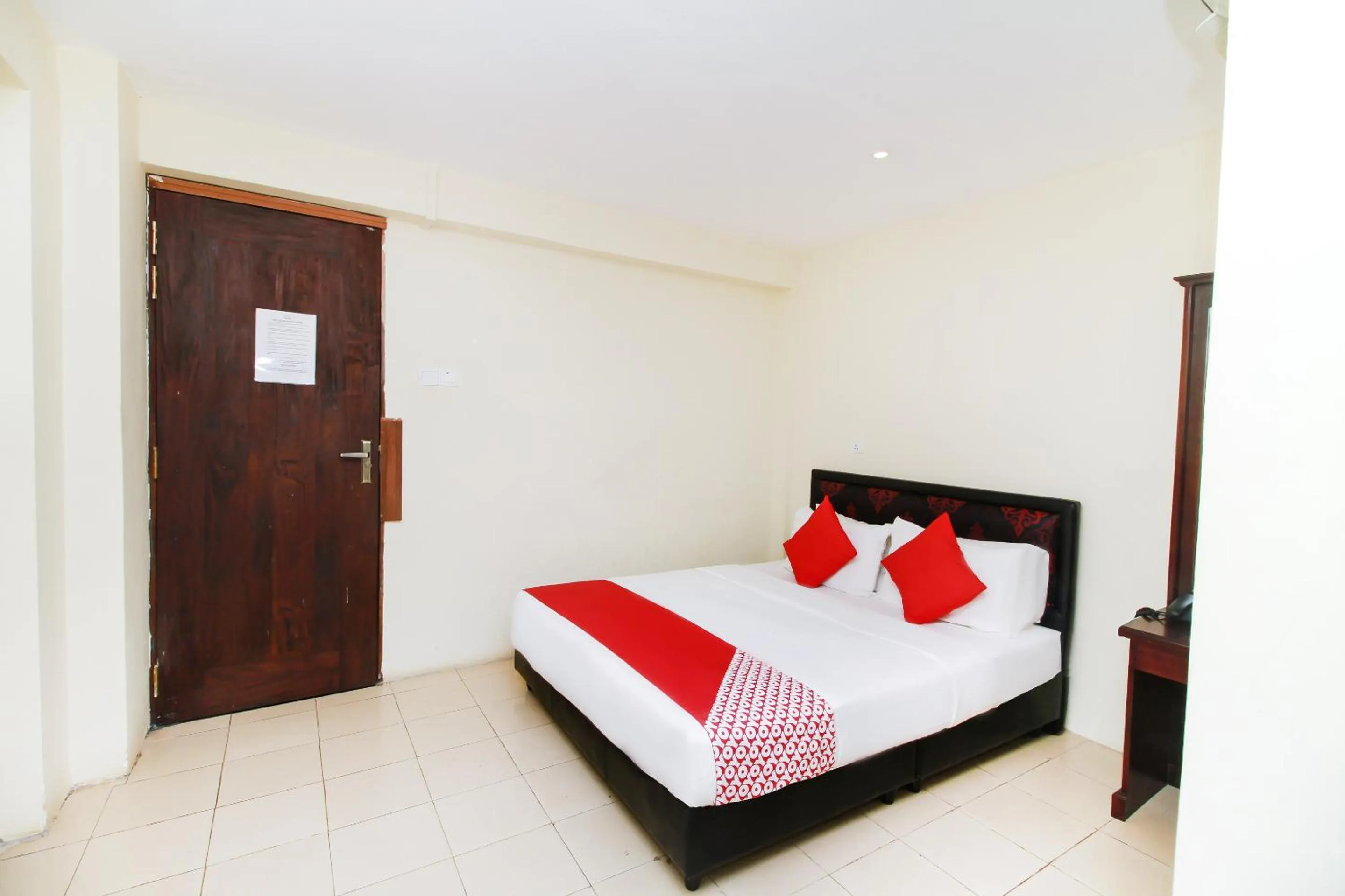 Bedroom, Bed in Green Palace Colombo