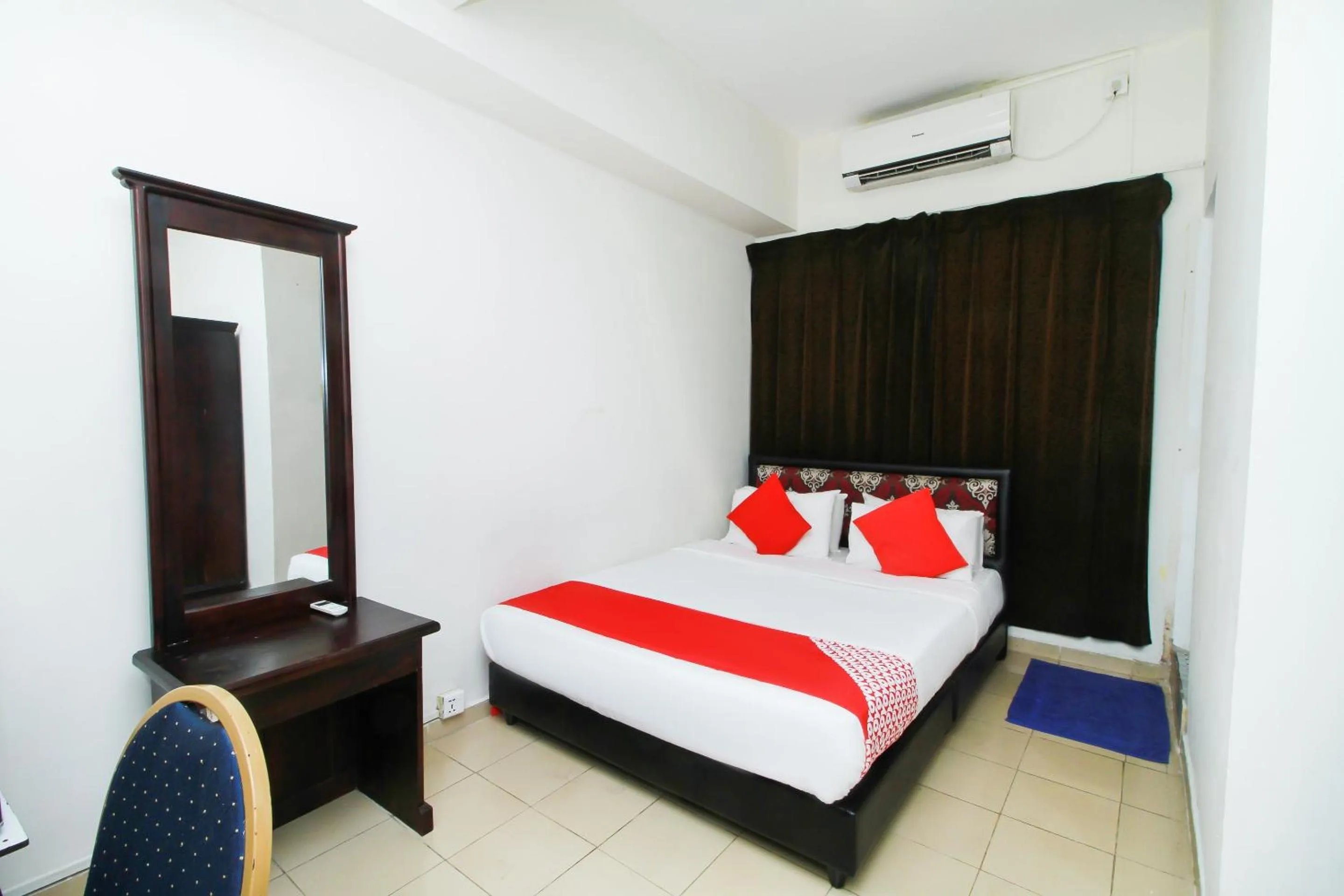 Bed in Green Palace Colombo