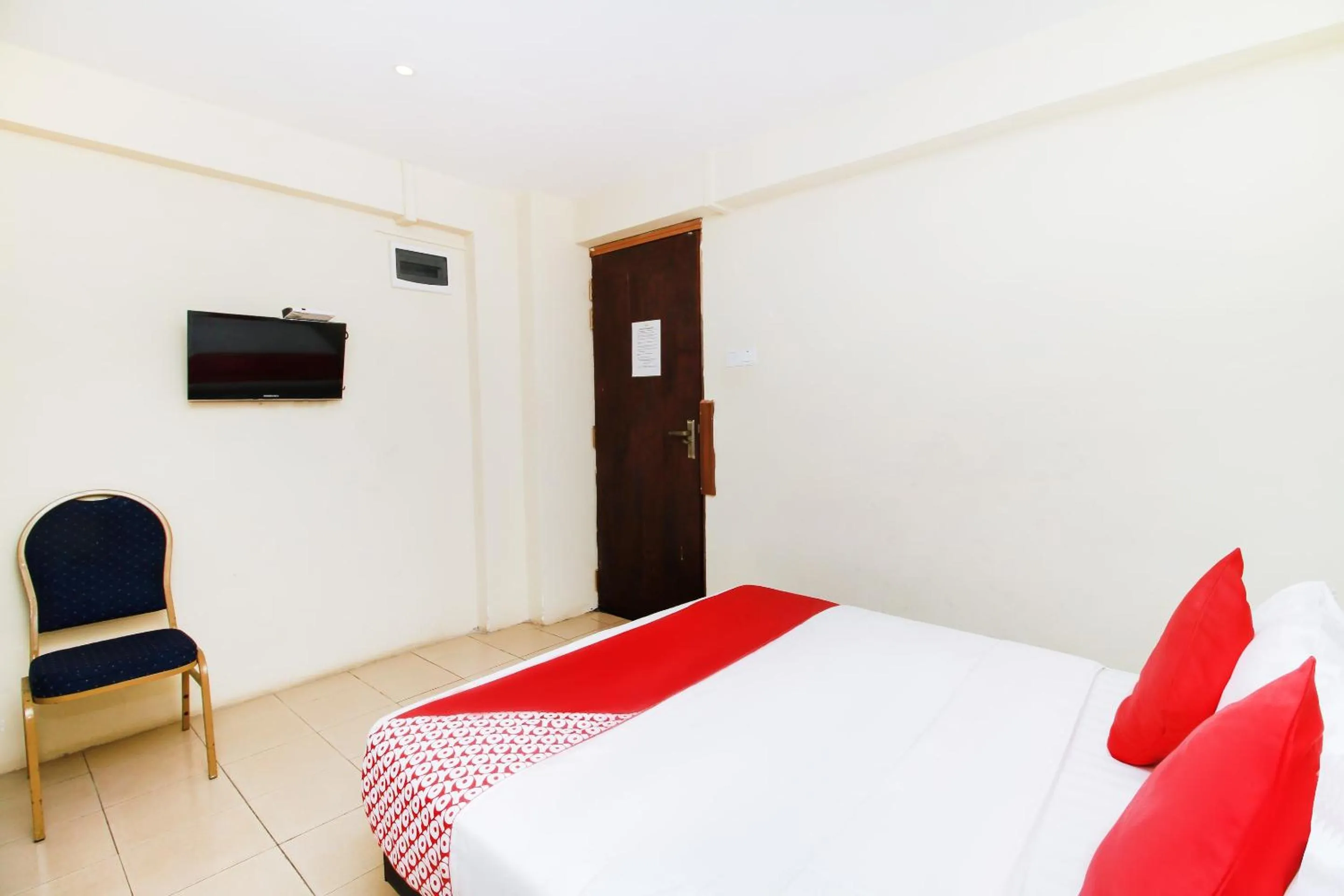 Bedroom, Bed in Green Palace Colombo