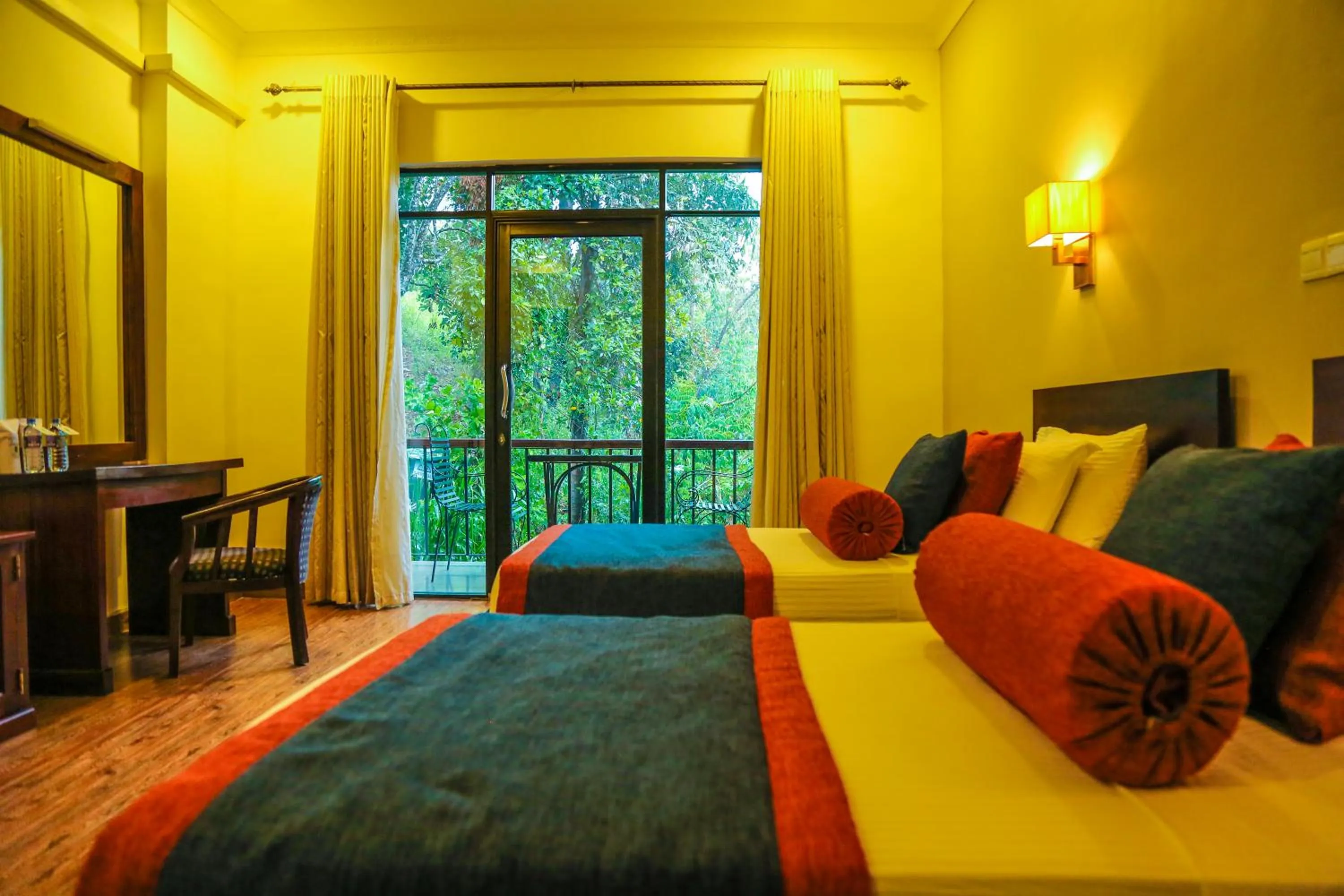 Photo of the whole room, Bed in Oak Ray Ella Gap Hotel