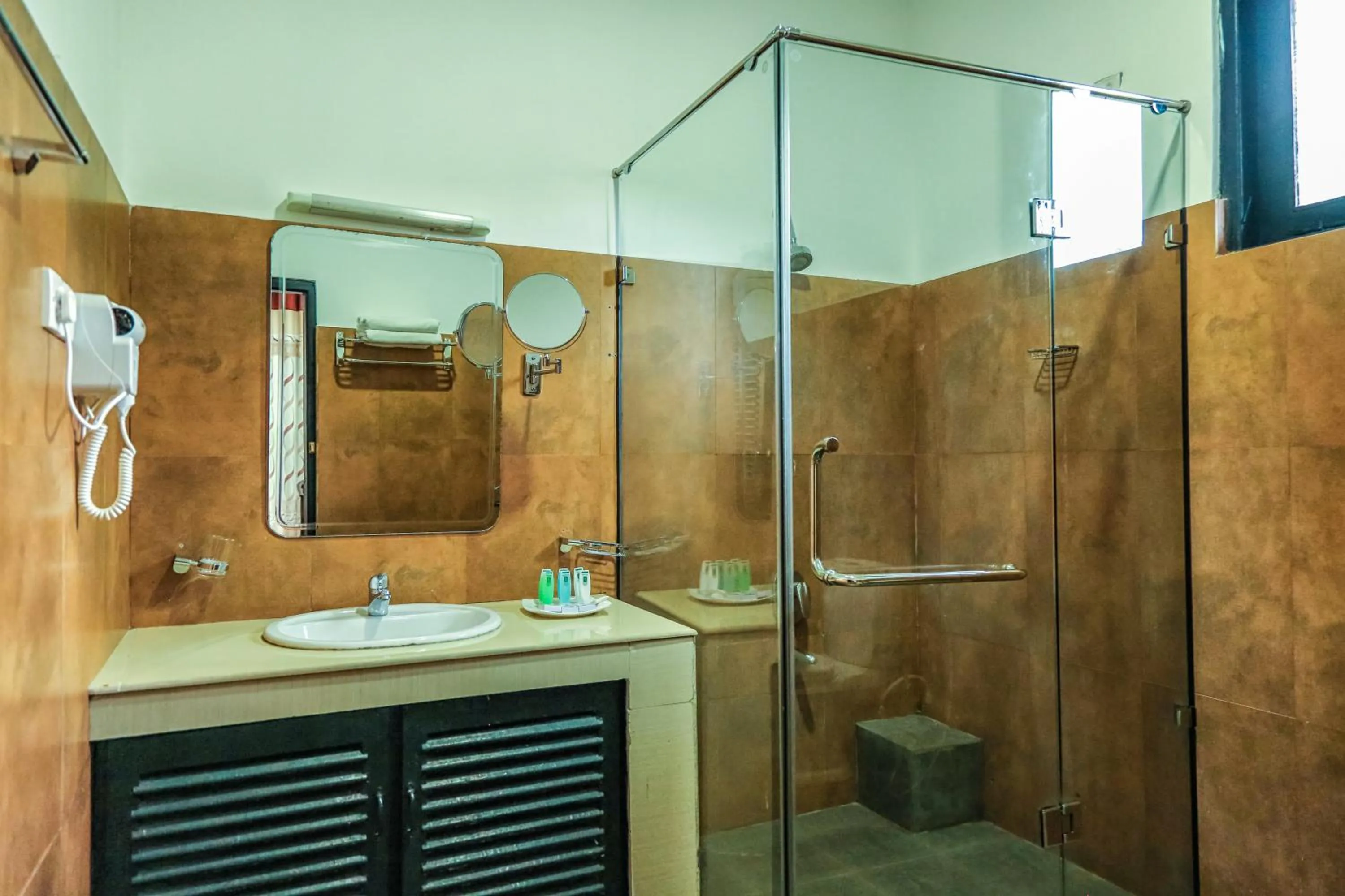 Shower in Oak Ray Ella Gap Hotel