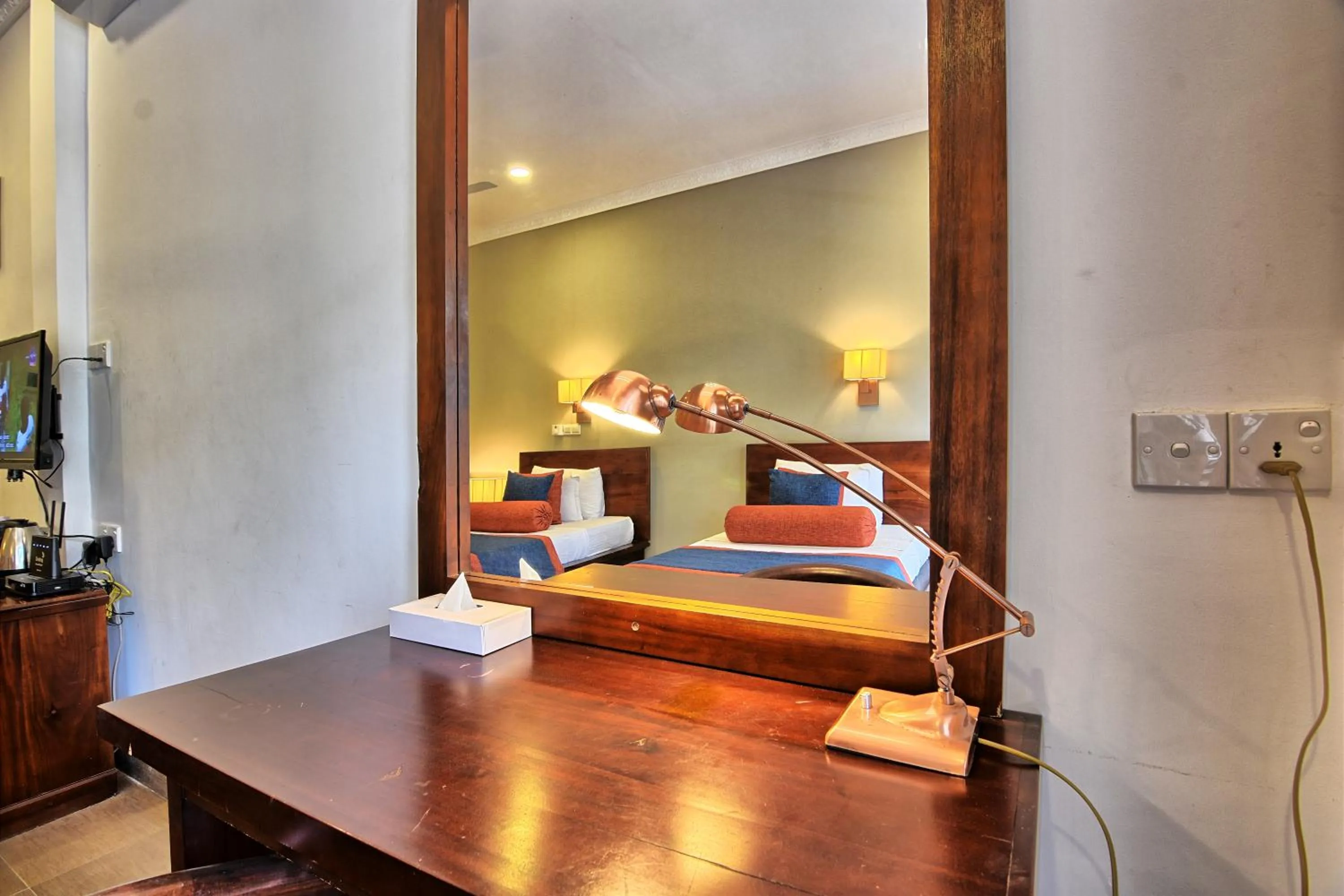 hair dresser, Bed in Oak Ray Ella Gap Hotel