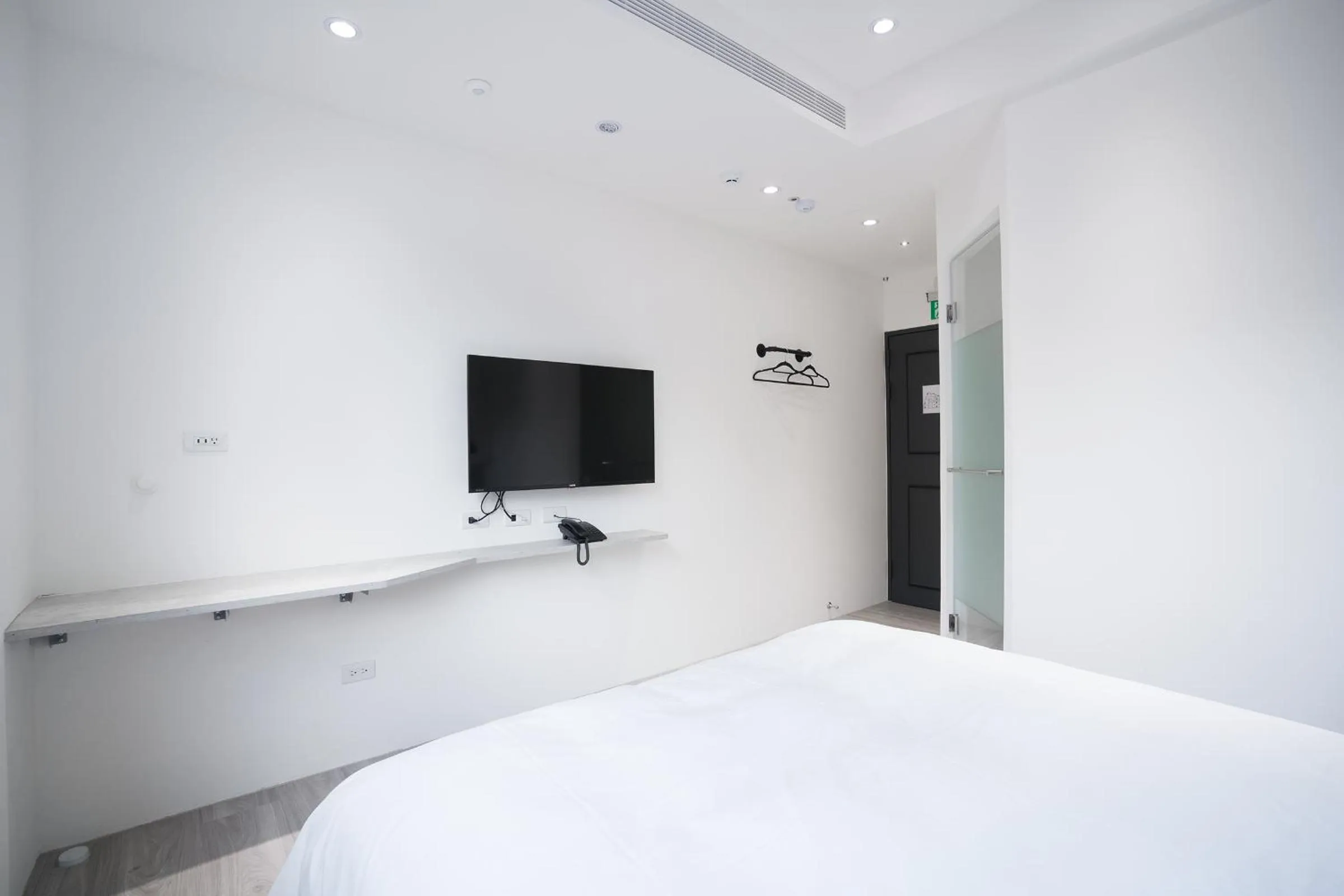 Photo of the whole room, Bed in The Way Inn